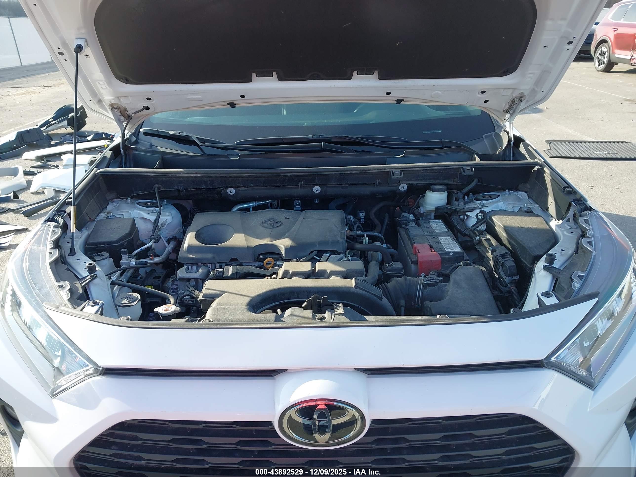 TOYOTA RAV4 image 10
