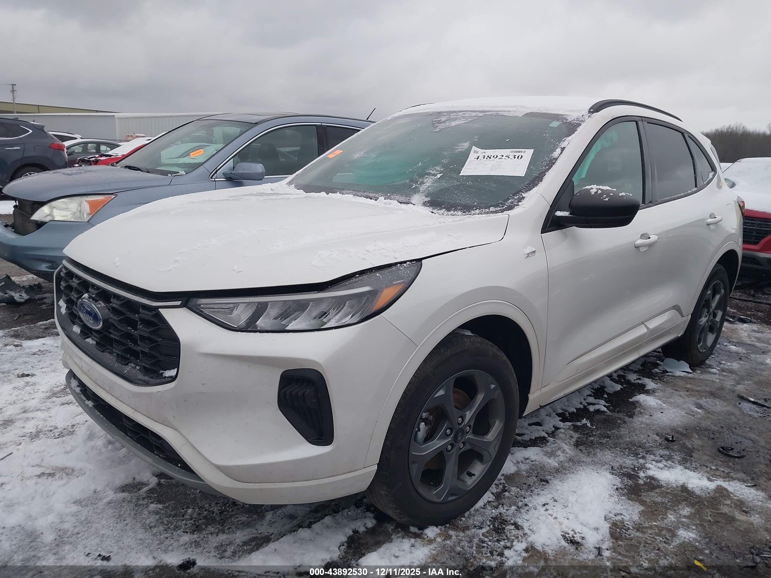 FORD ESCAPE image 2