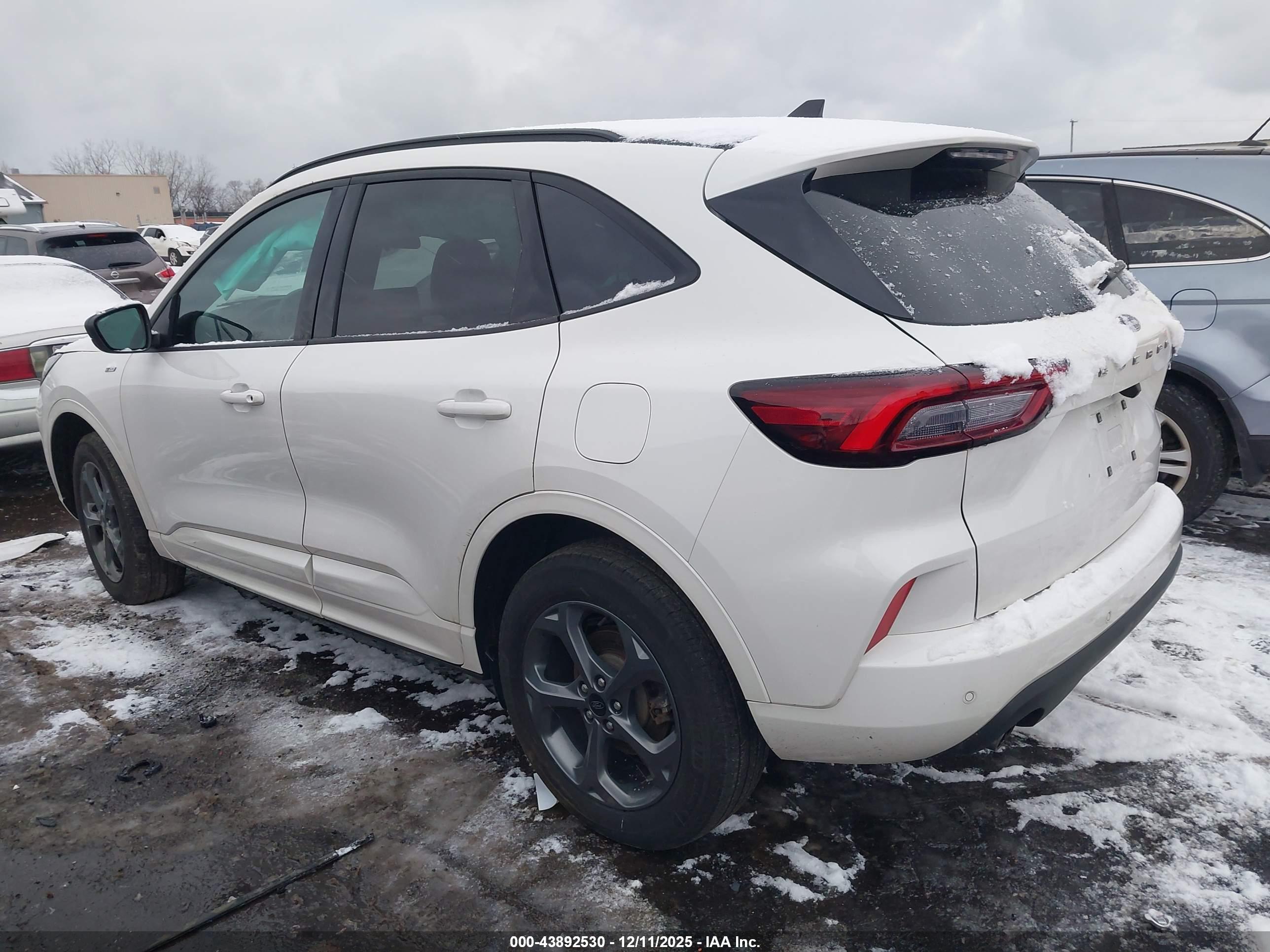 FORD ESCAPE image 3