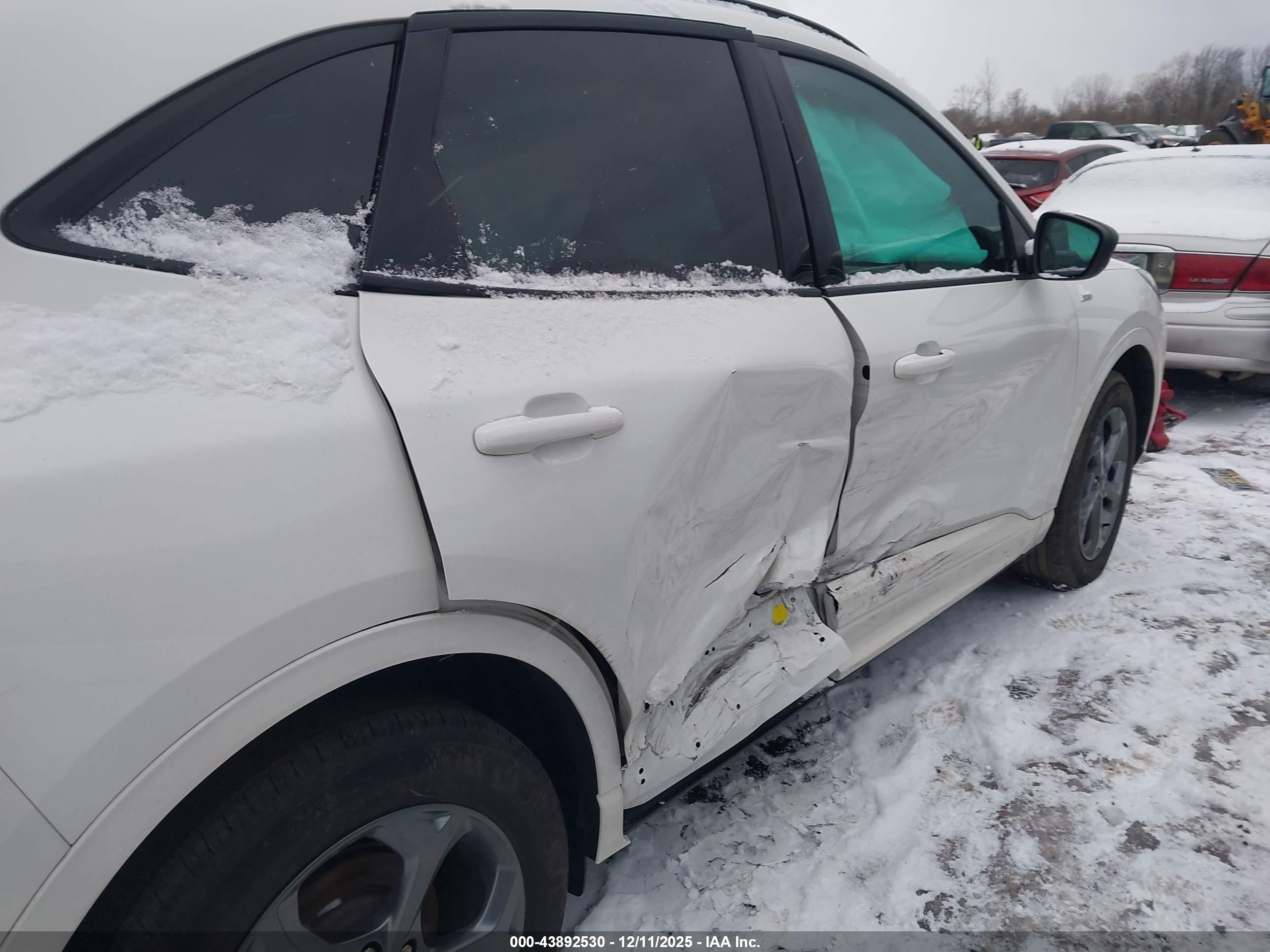 FORD ESCAPE image 6