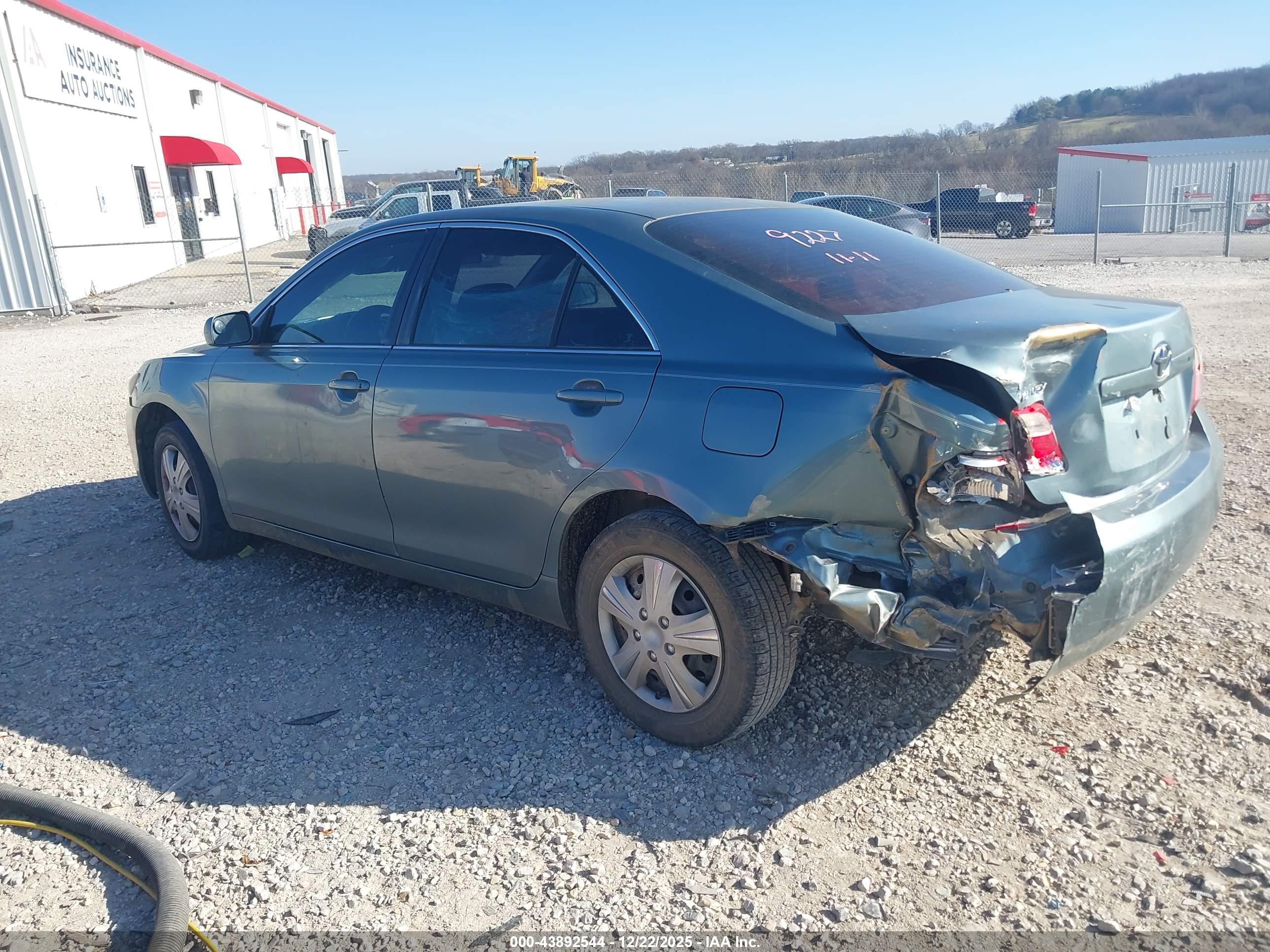 TOYOTA CAMRY image 3