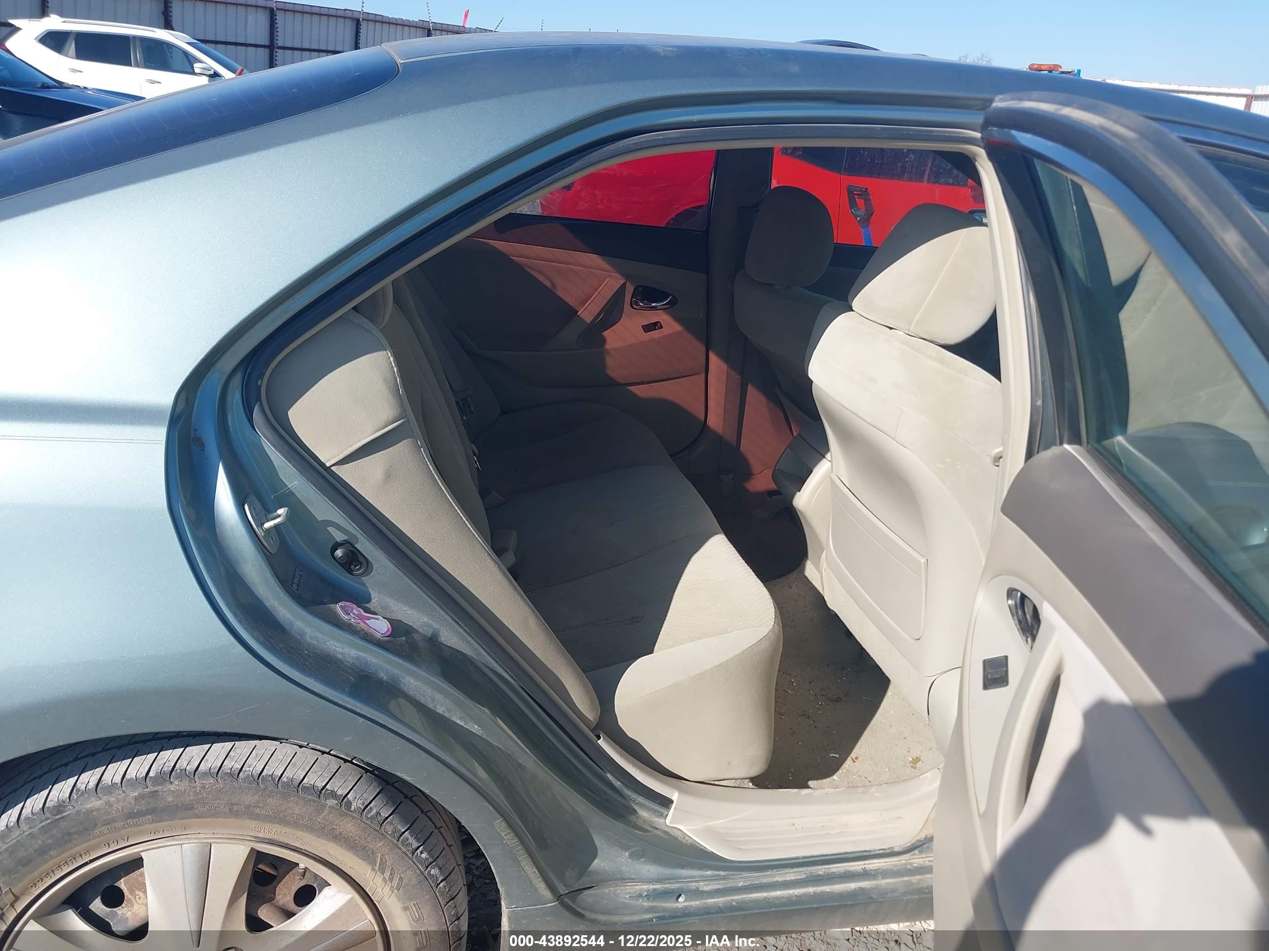TOYOTA CAMRY image 8