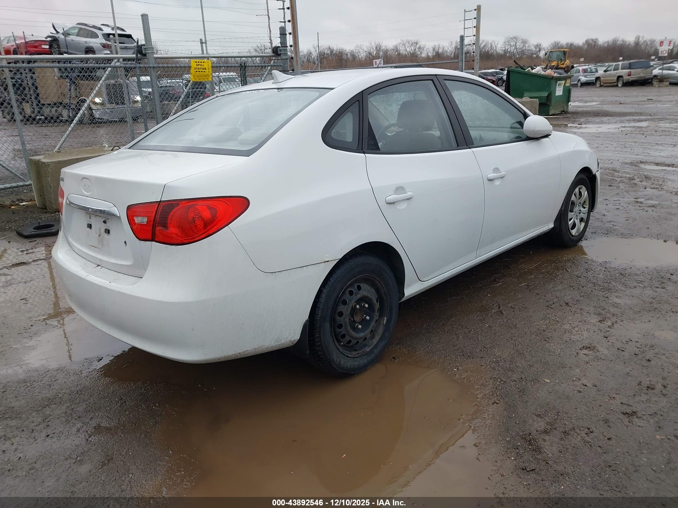 HYUNDAI ELANTRA image 4