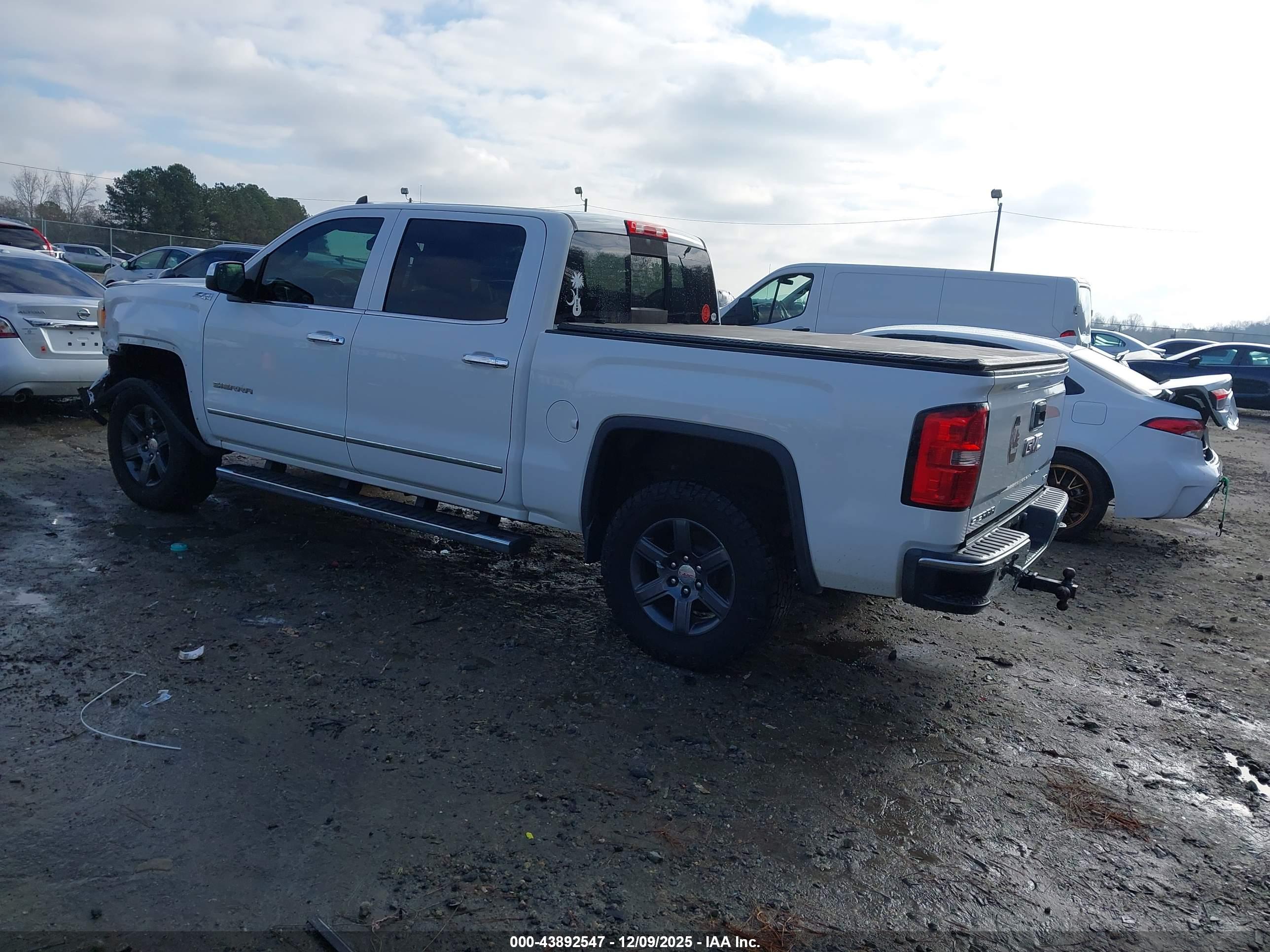 GMC SIERRA image 3