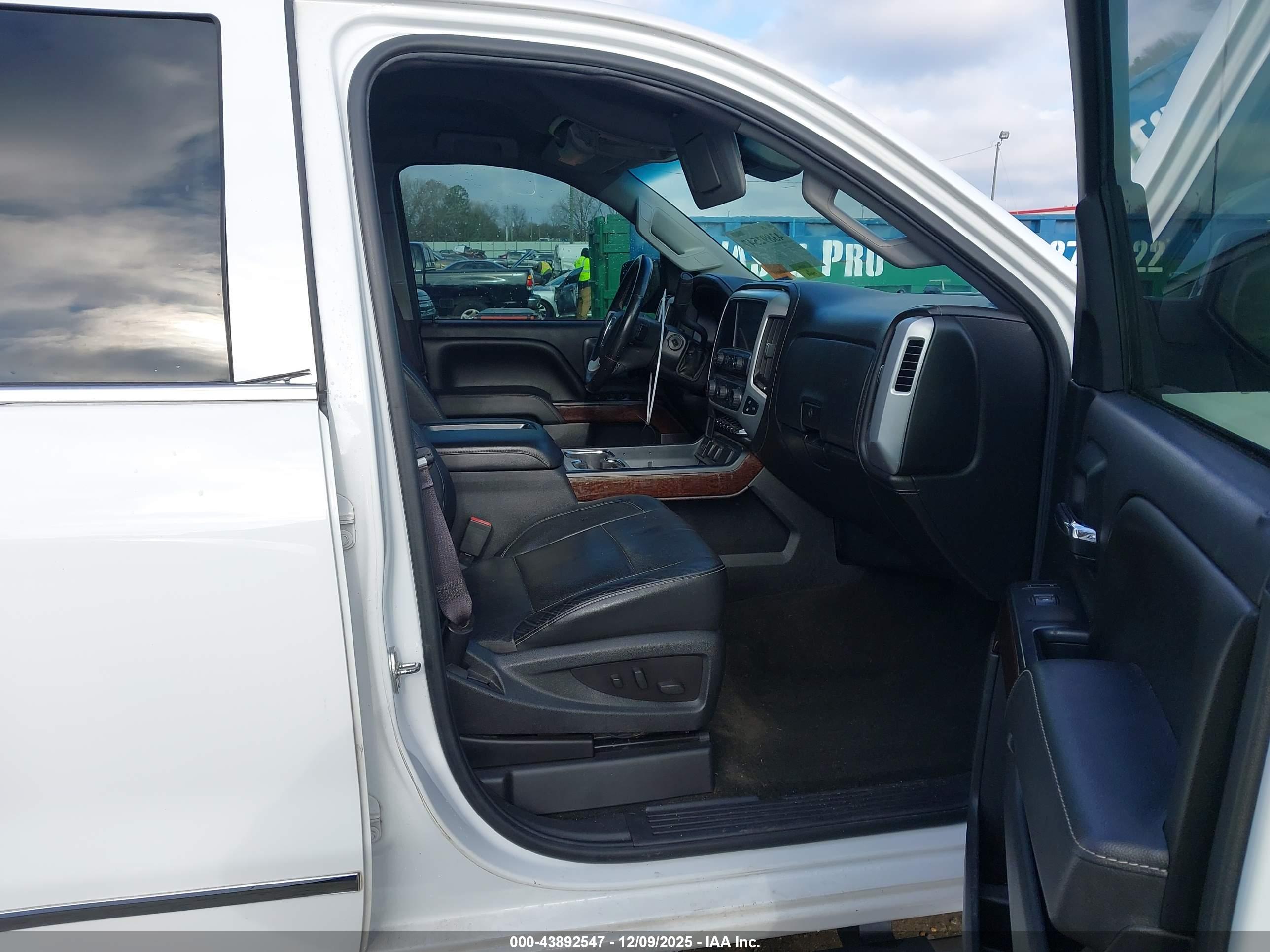 GMC SIERRA image 5