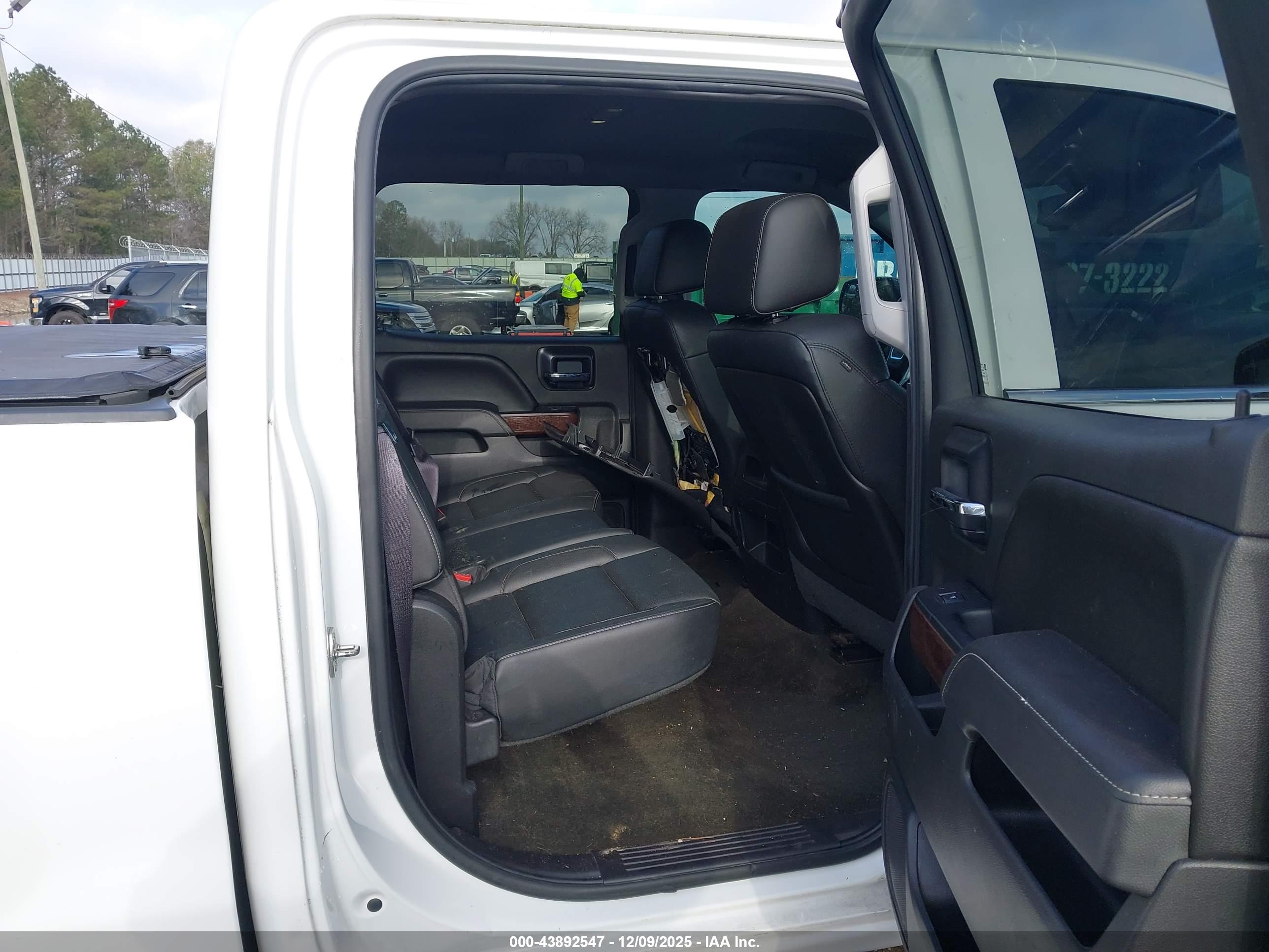 GMC SIERRA image 8