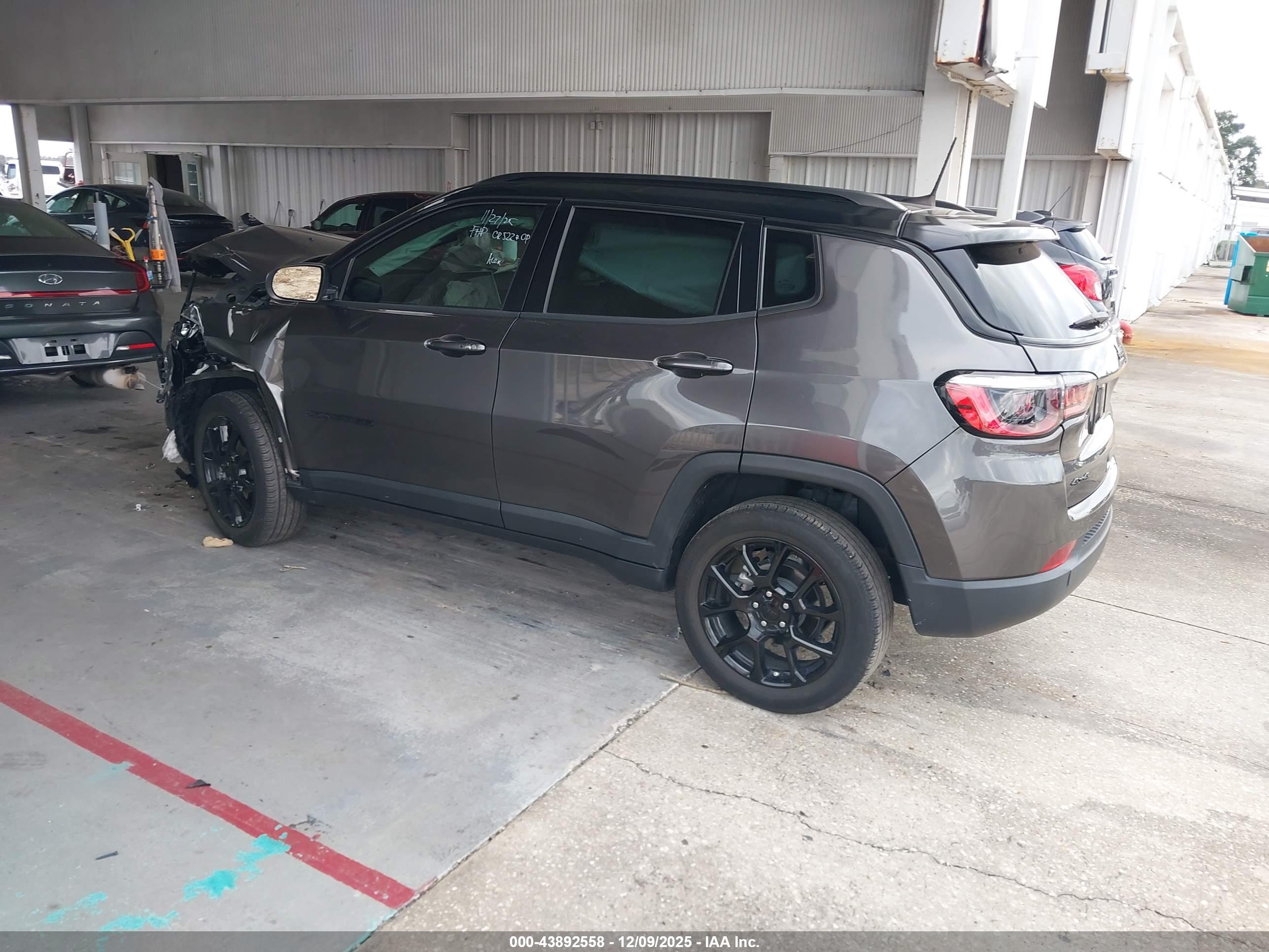 JEEP COMPASS image 3