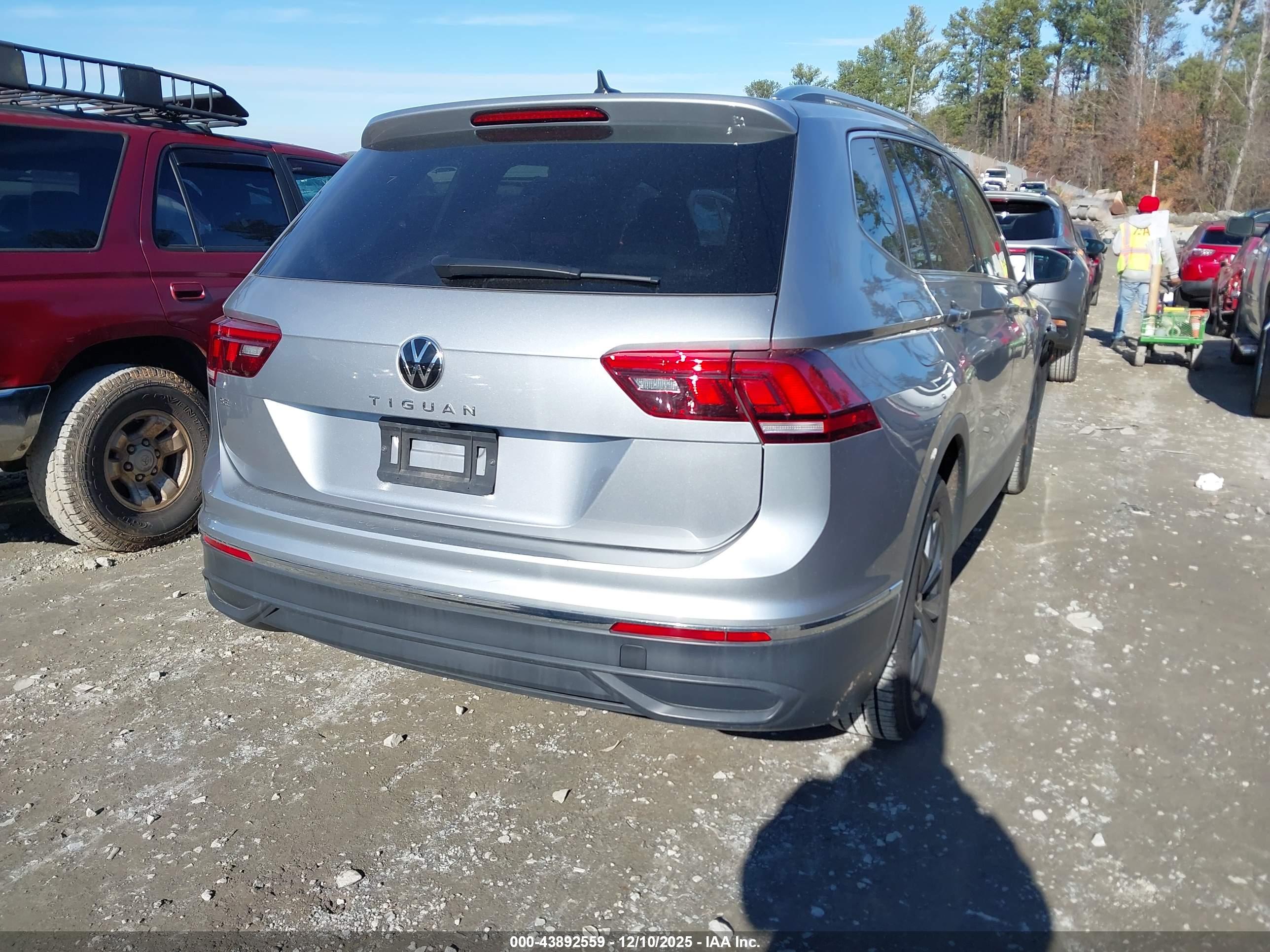 VOLKSWAGEN TIGUAN image 4