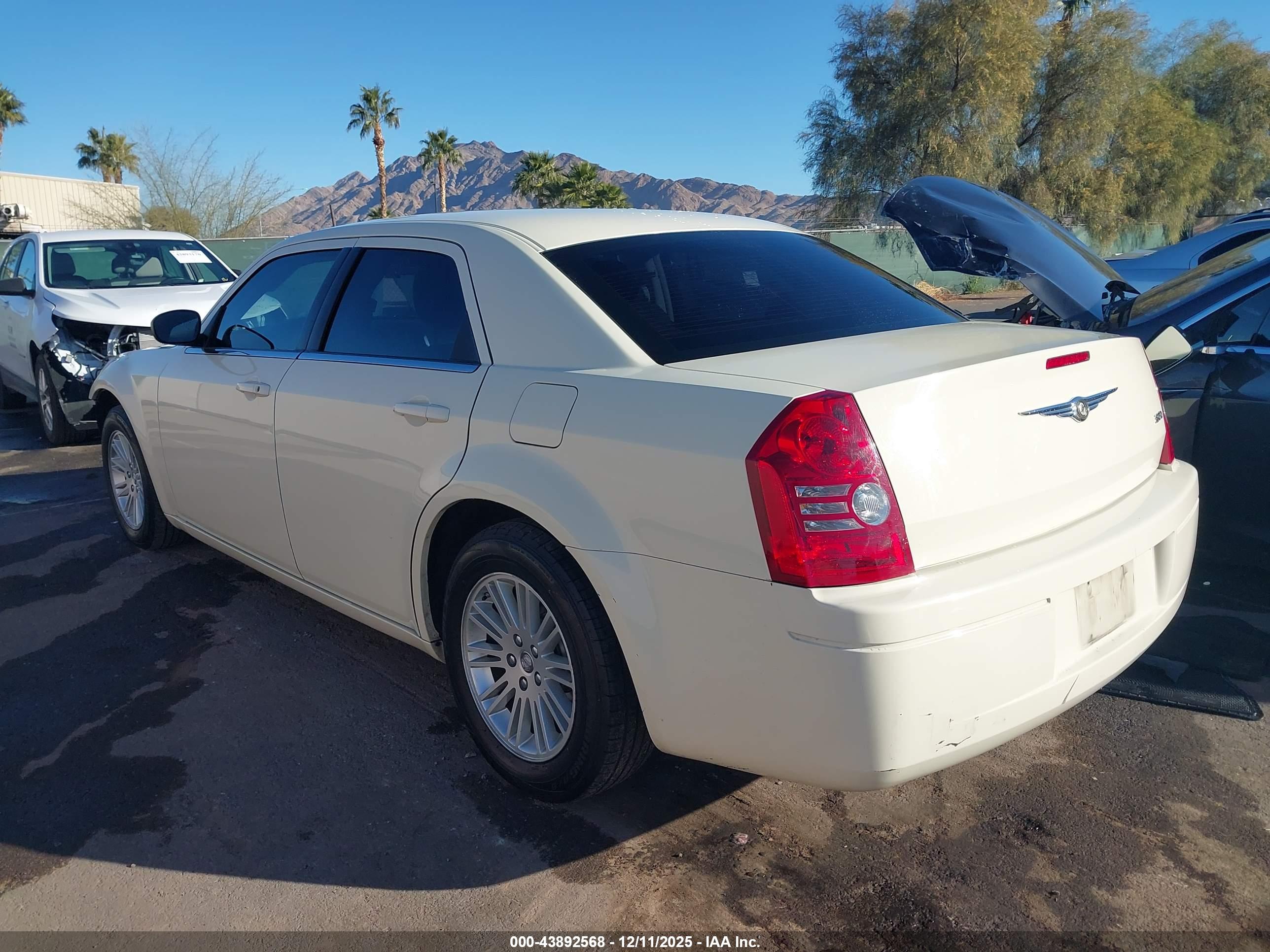 CHRYSLER 300 image 3