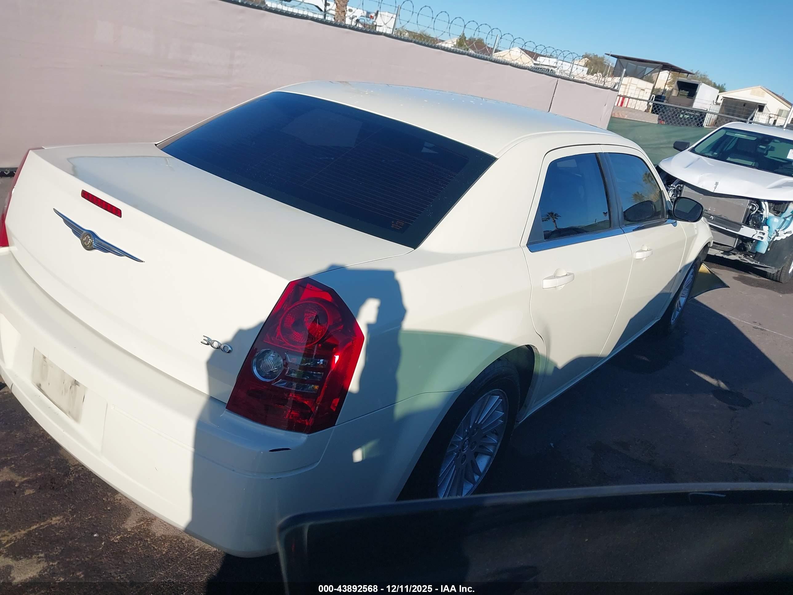 CHRYSLER 300 image 4
