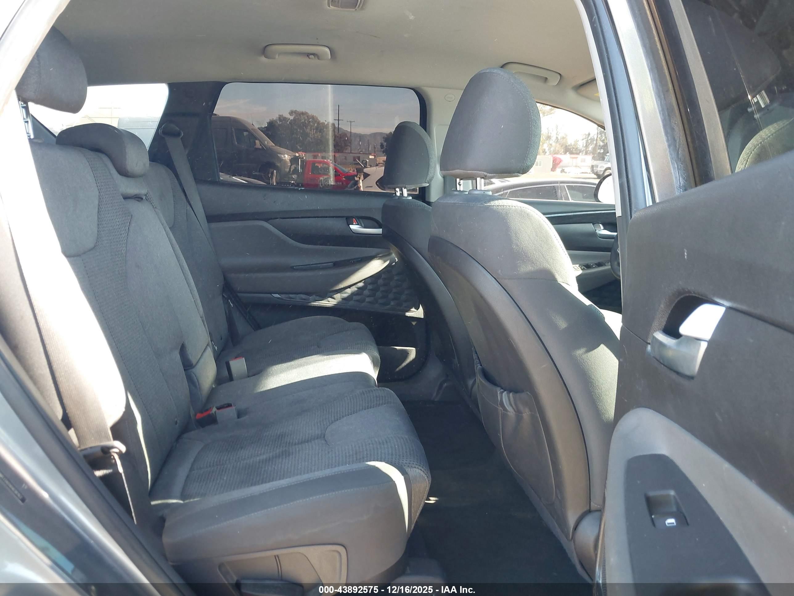 HYUNDAI SANTA image 8