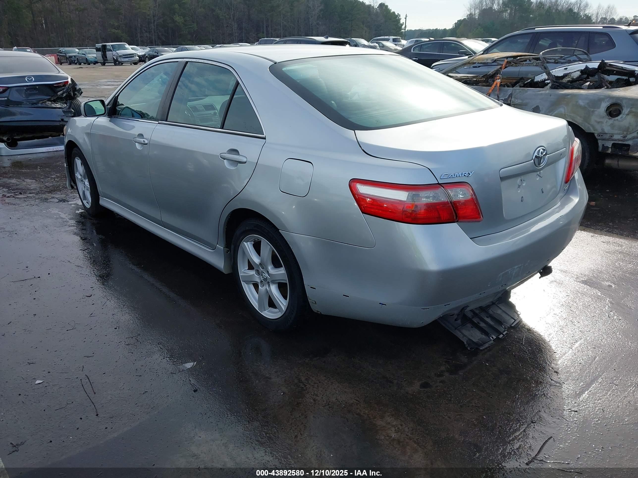 TOYOTA CAMRY image 3