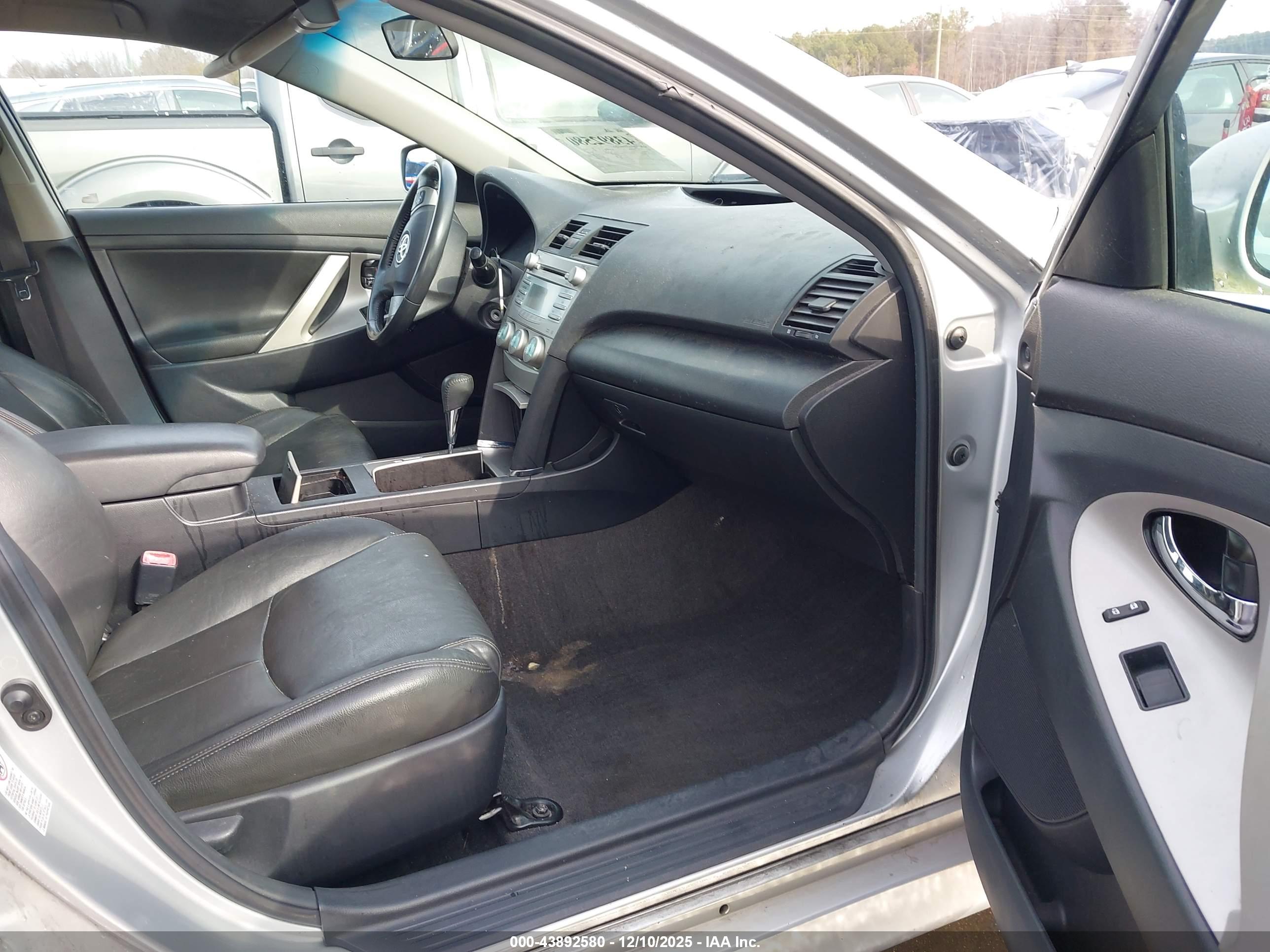 TOYOTA CAMRY image 5