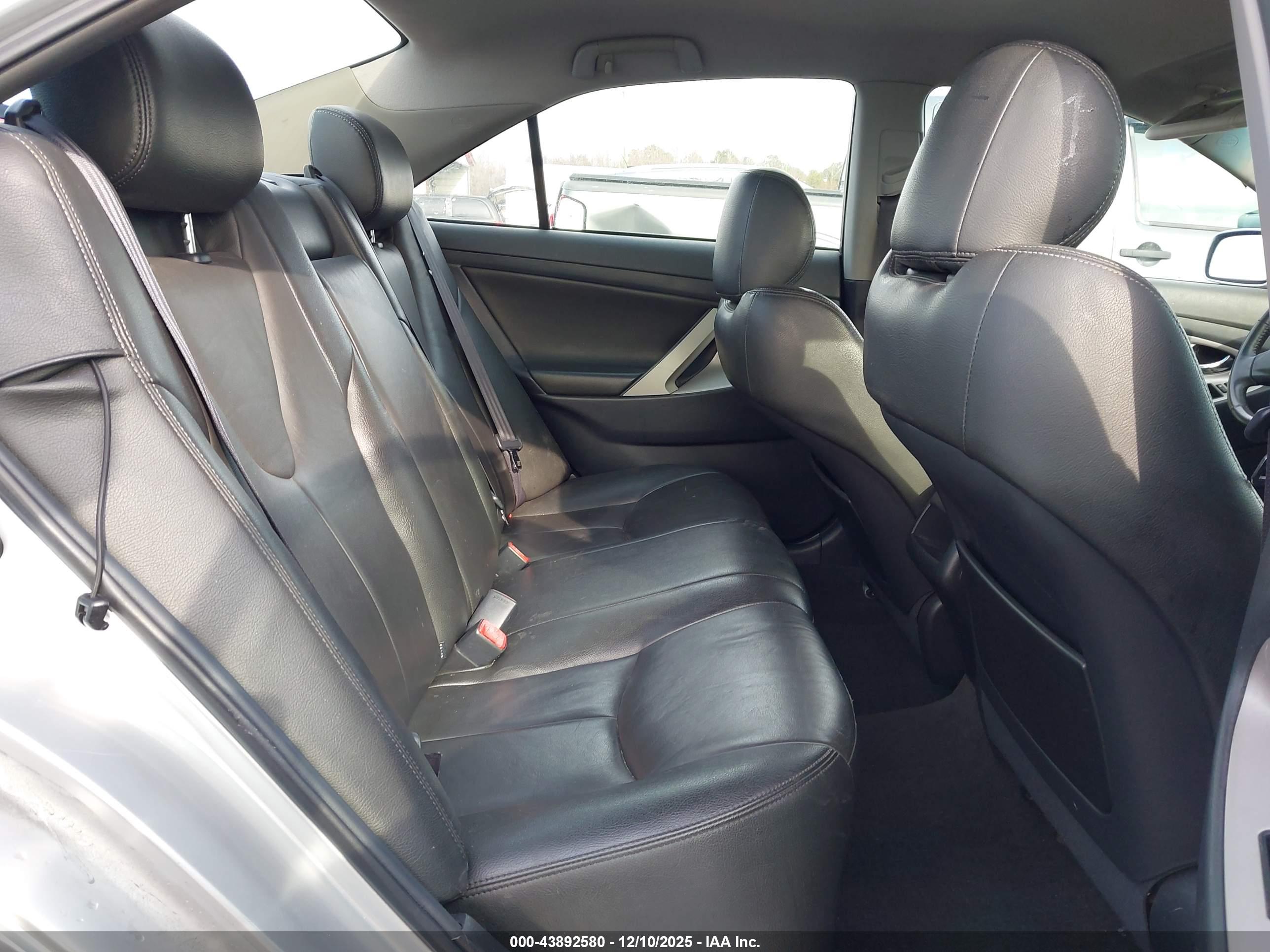 TOYOTA CAMRY image 8