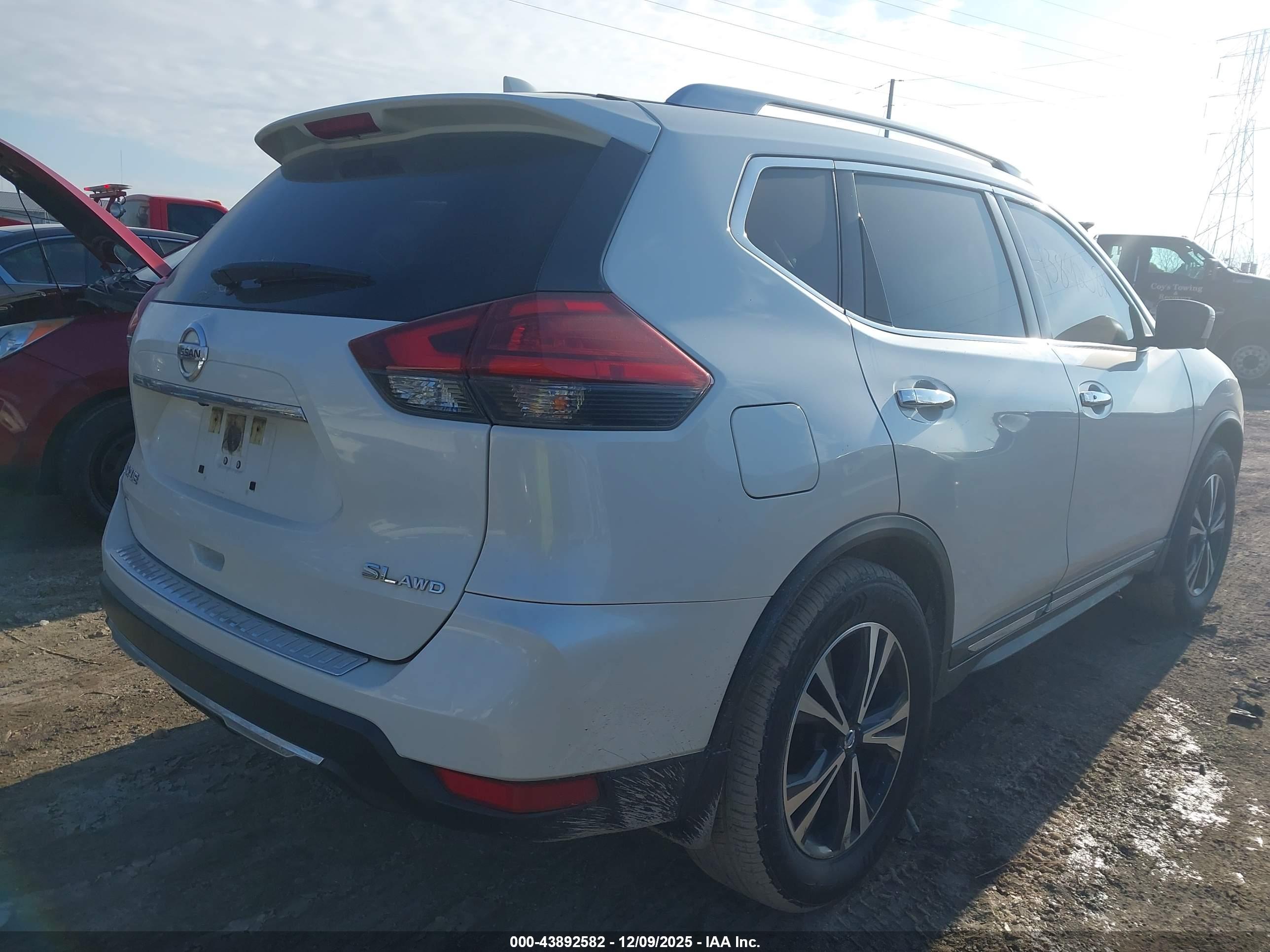 NISSAN ROGUE image 4