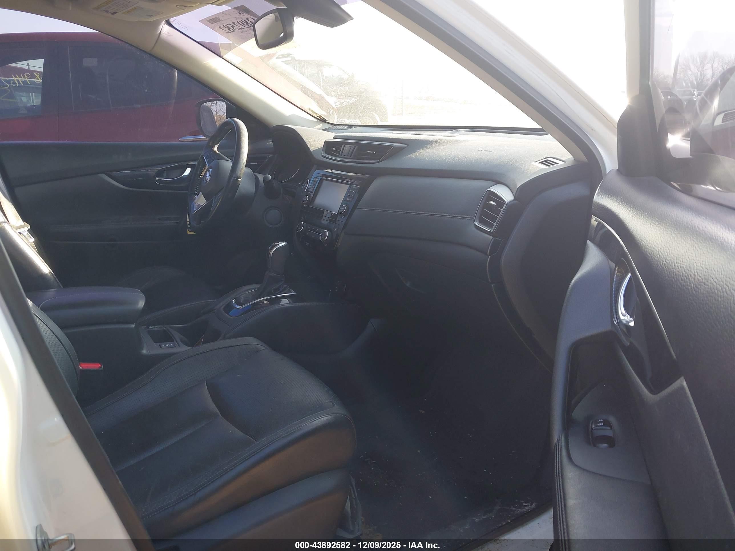 NISSAN ROGUE image 5
