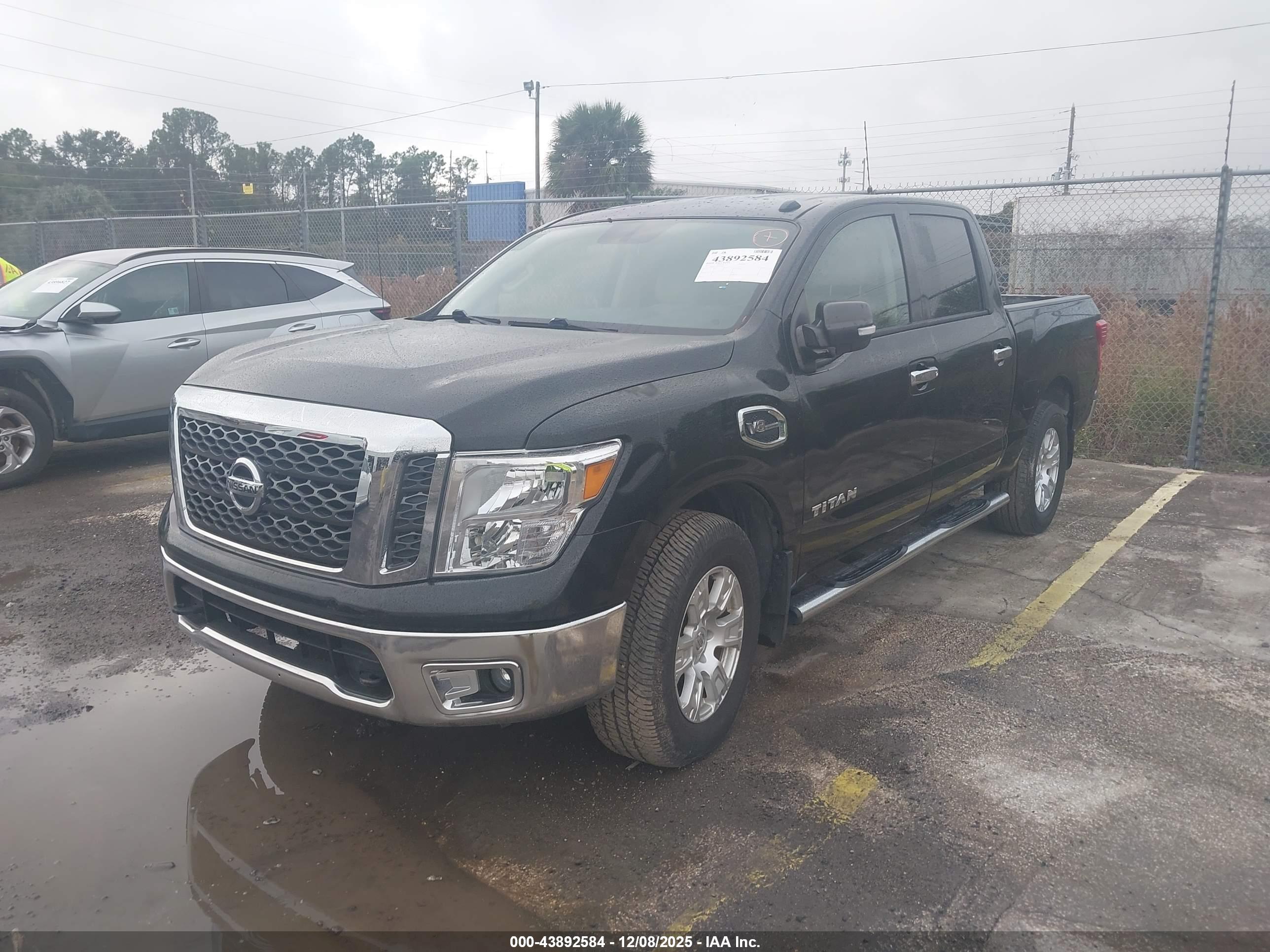 NISSAN TITAN image 2