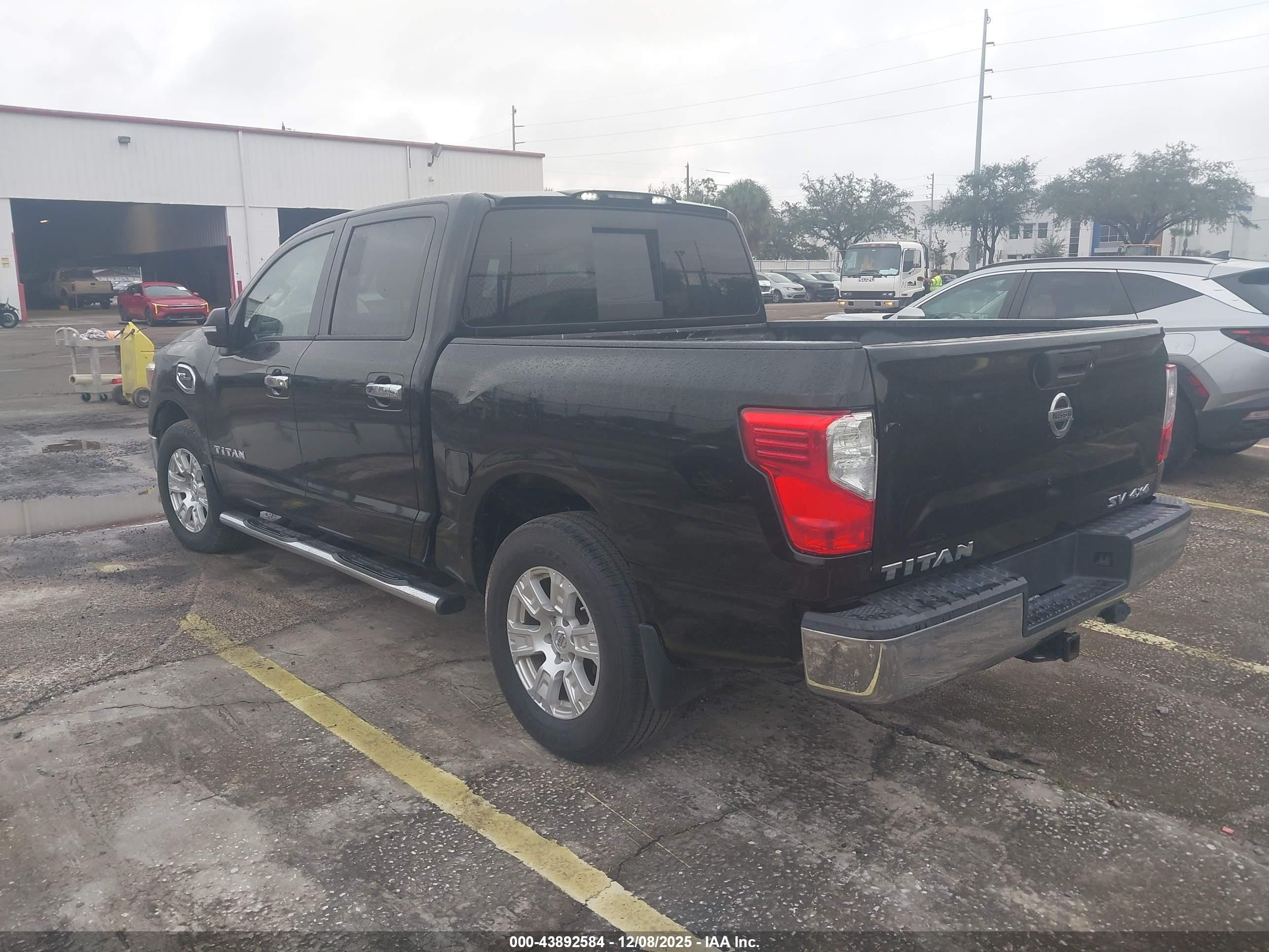 NISSAN TITAN image 3