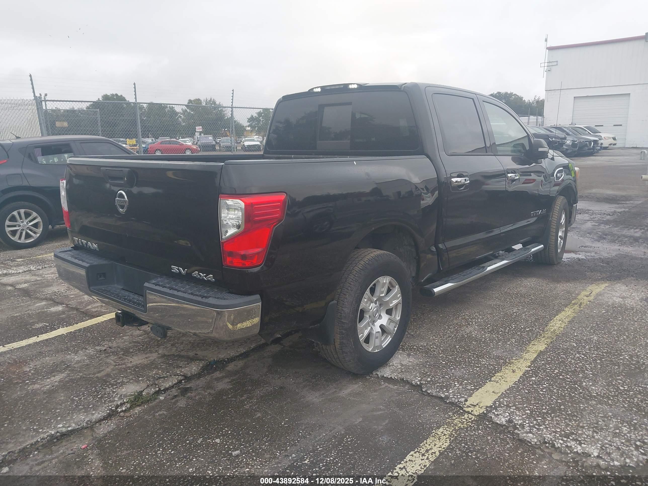NISSAN TITAN image 4