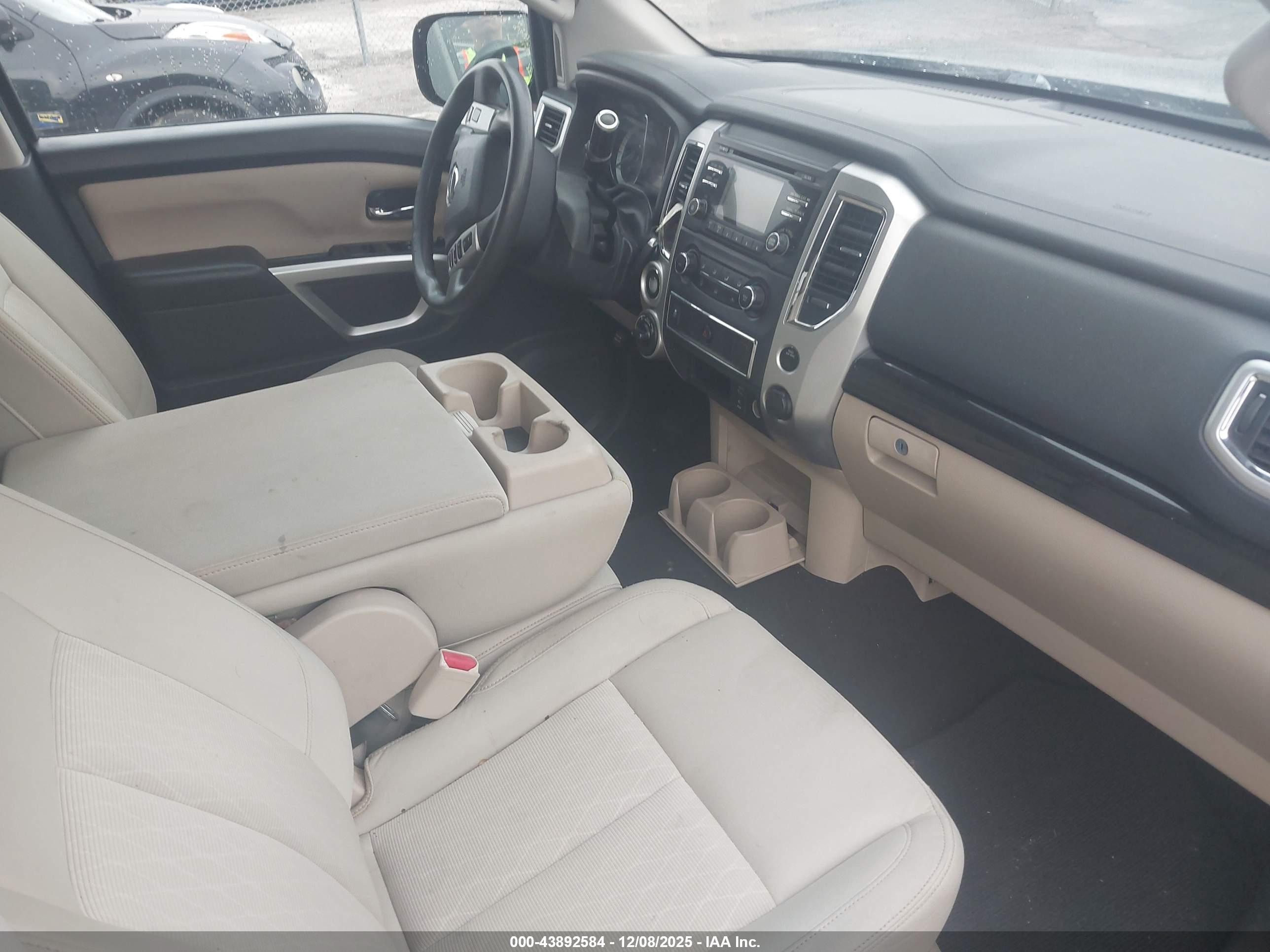 NISSAN TITAN image 5