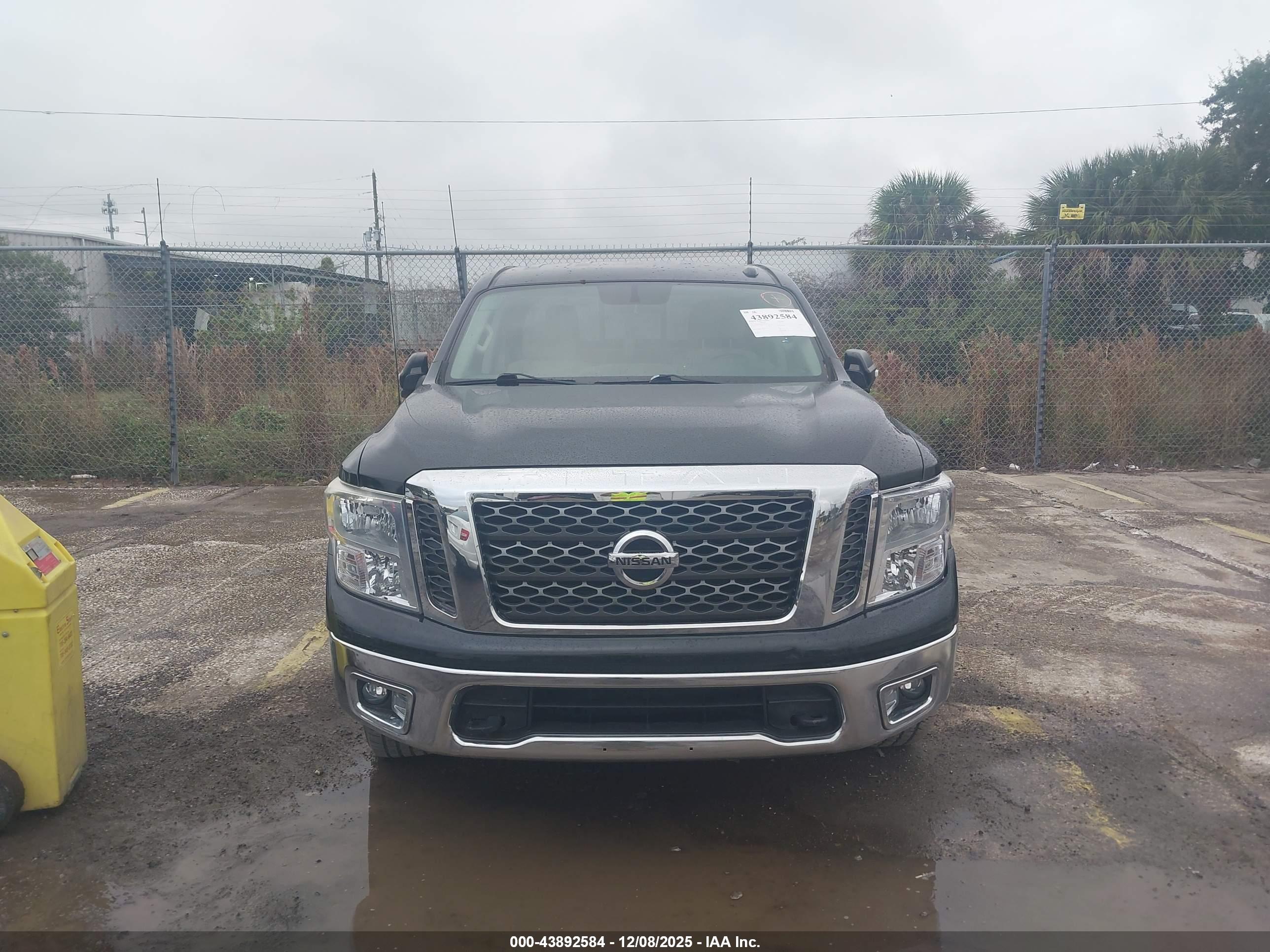 NISSAN TITAN image 6
