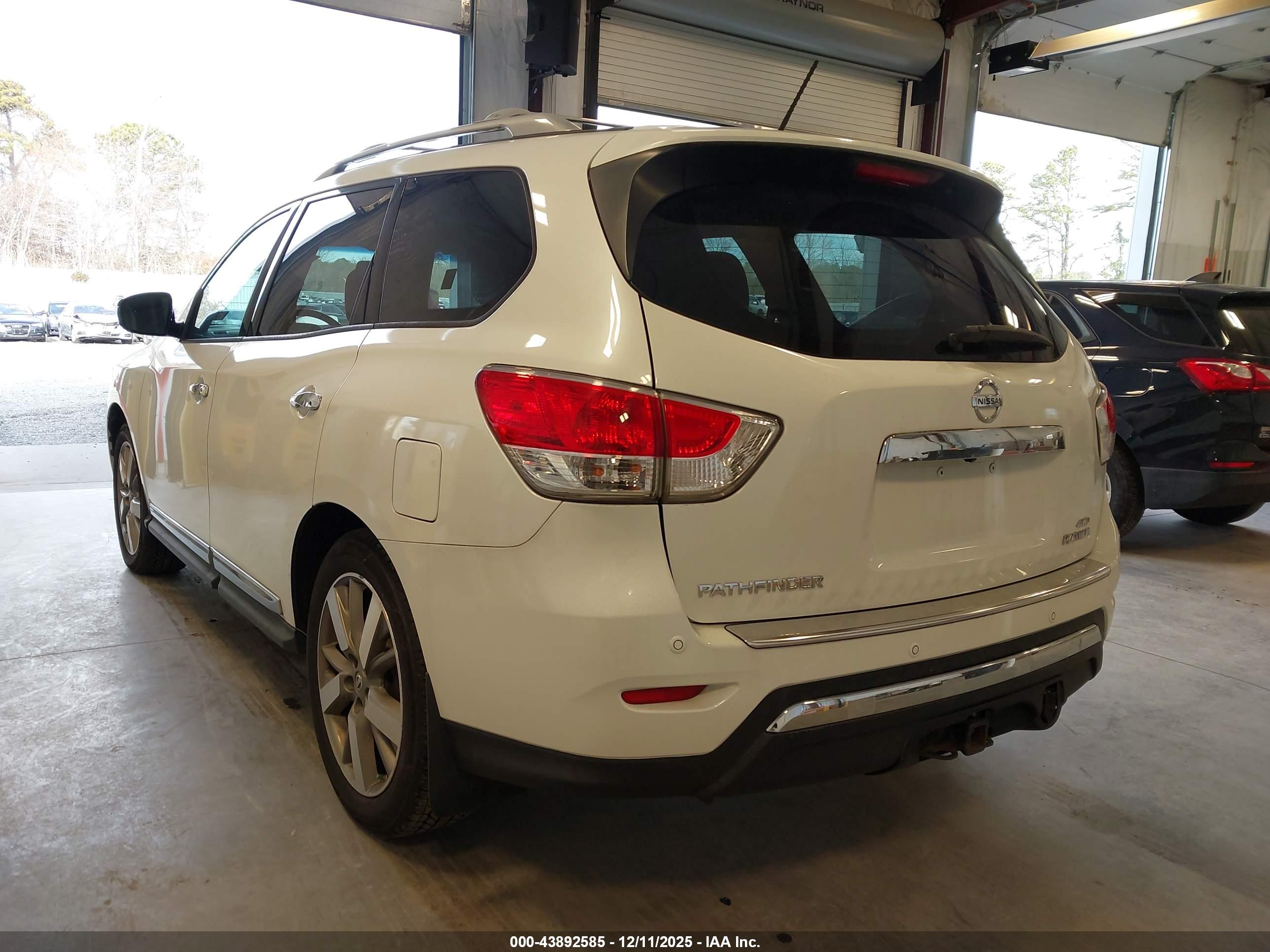 NISSAN PATHFINDER image 3