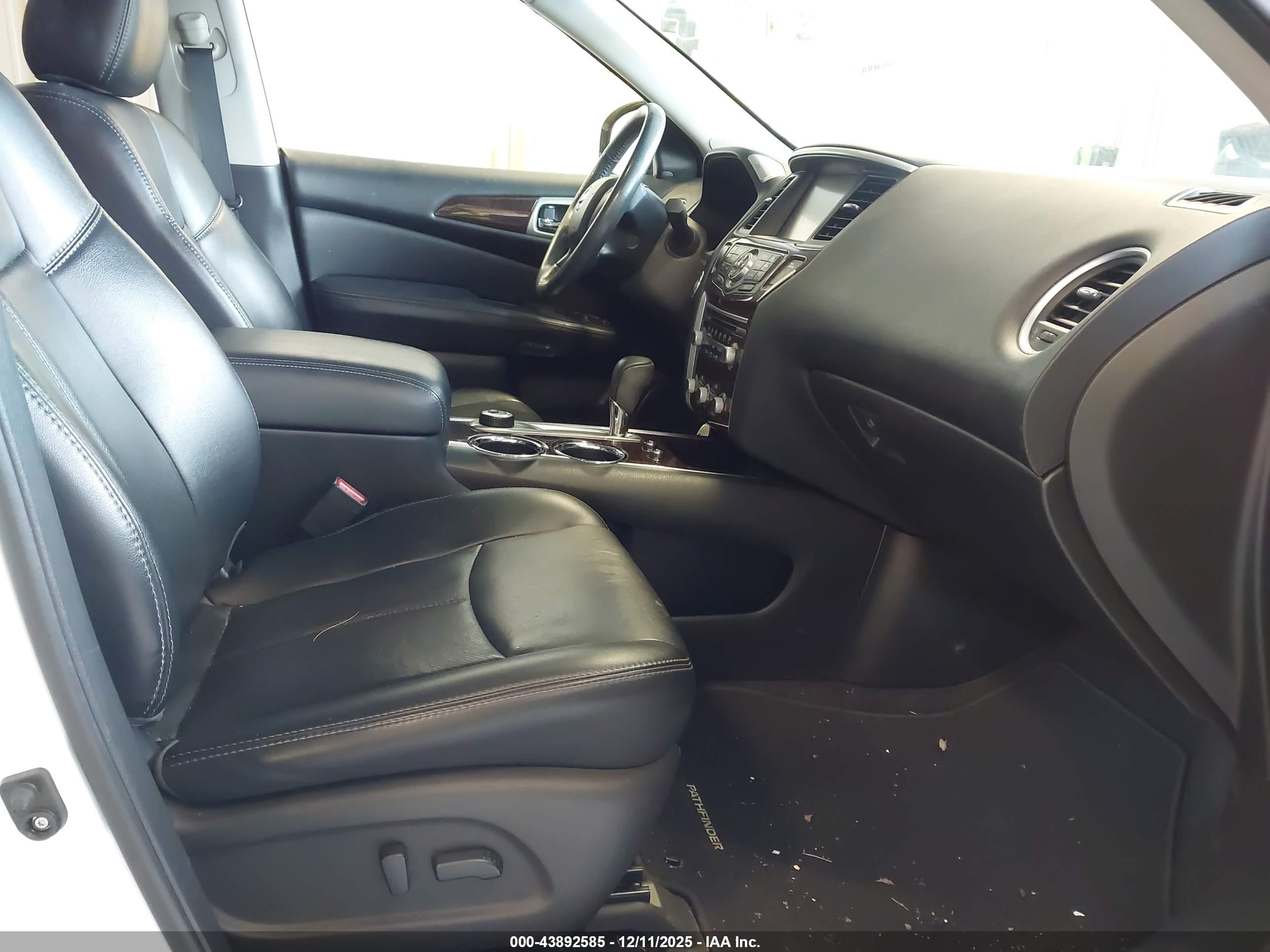 NISSAN PATHFINDER image 5