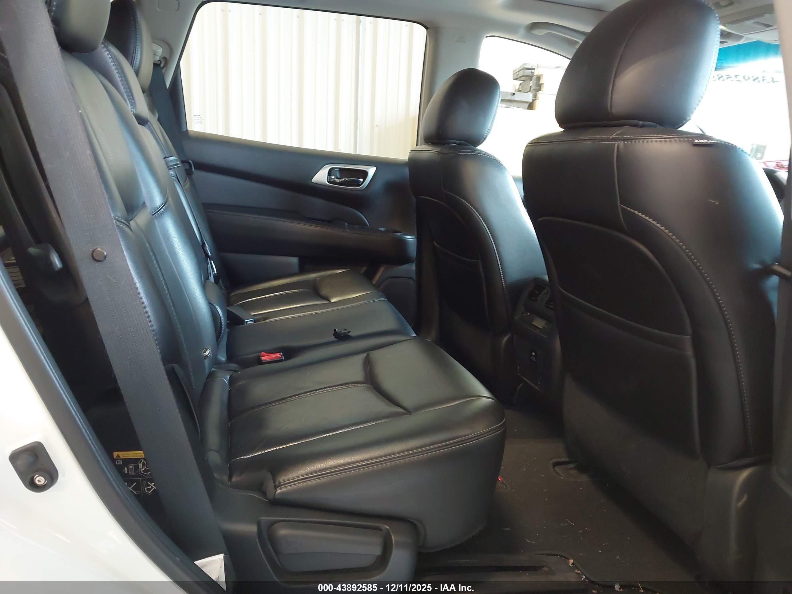 NISSAN PATHFINDER image 8