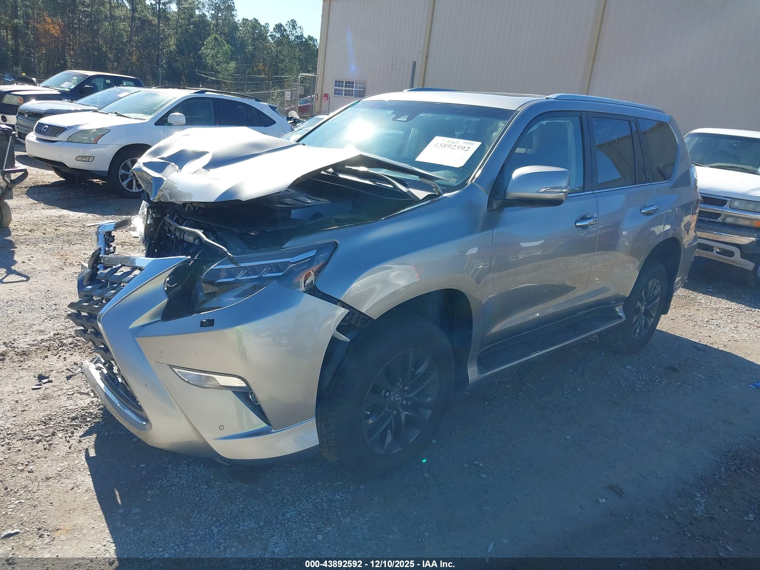 LEXUS GX image 2
