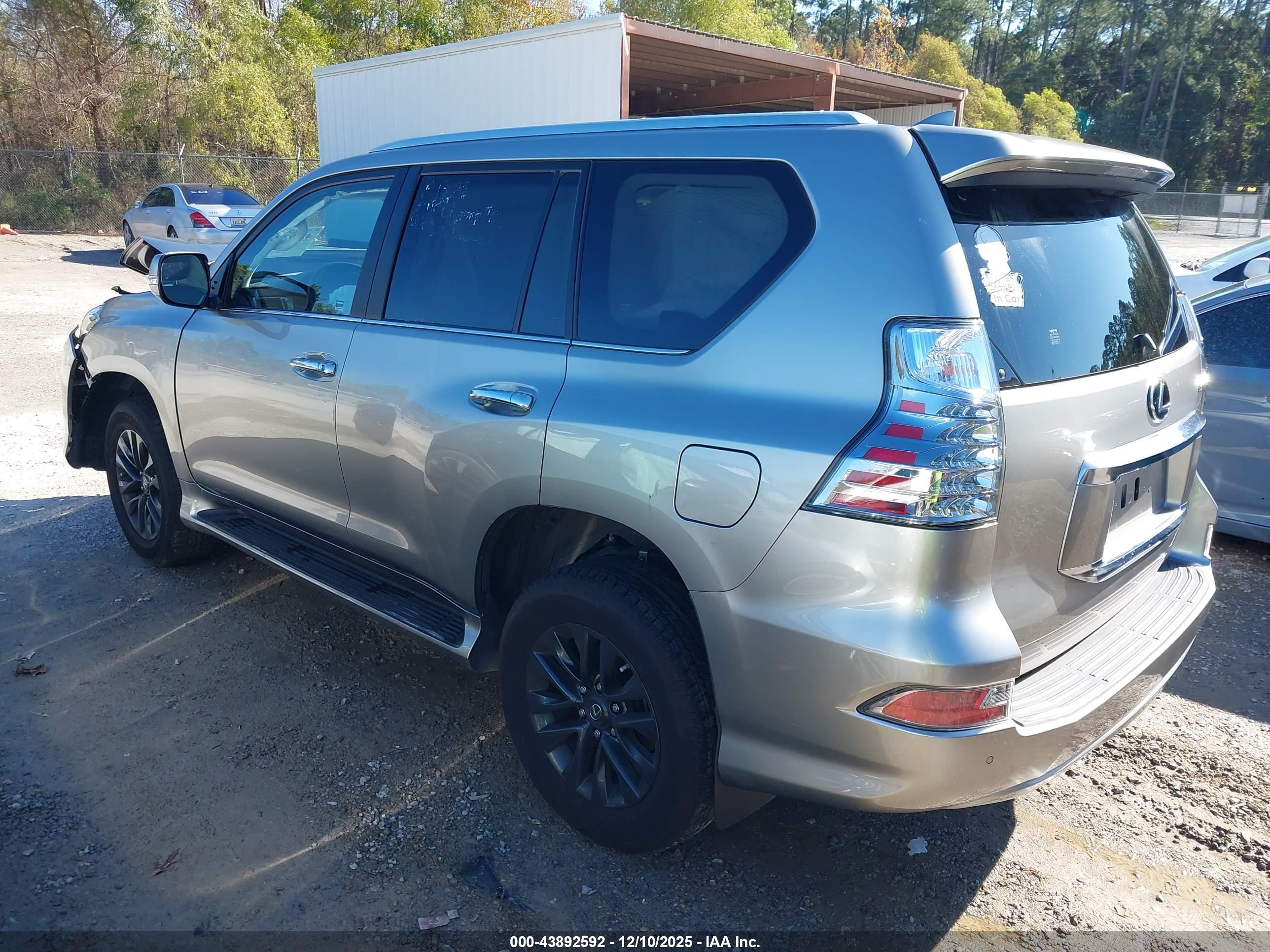 LEXUS GX image 3