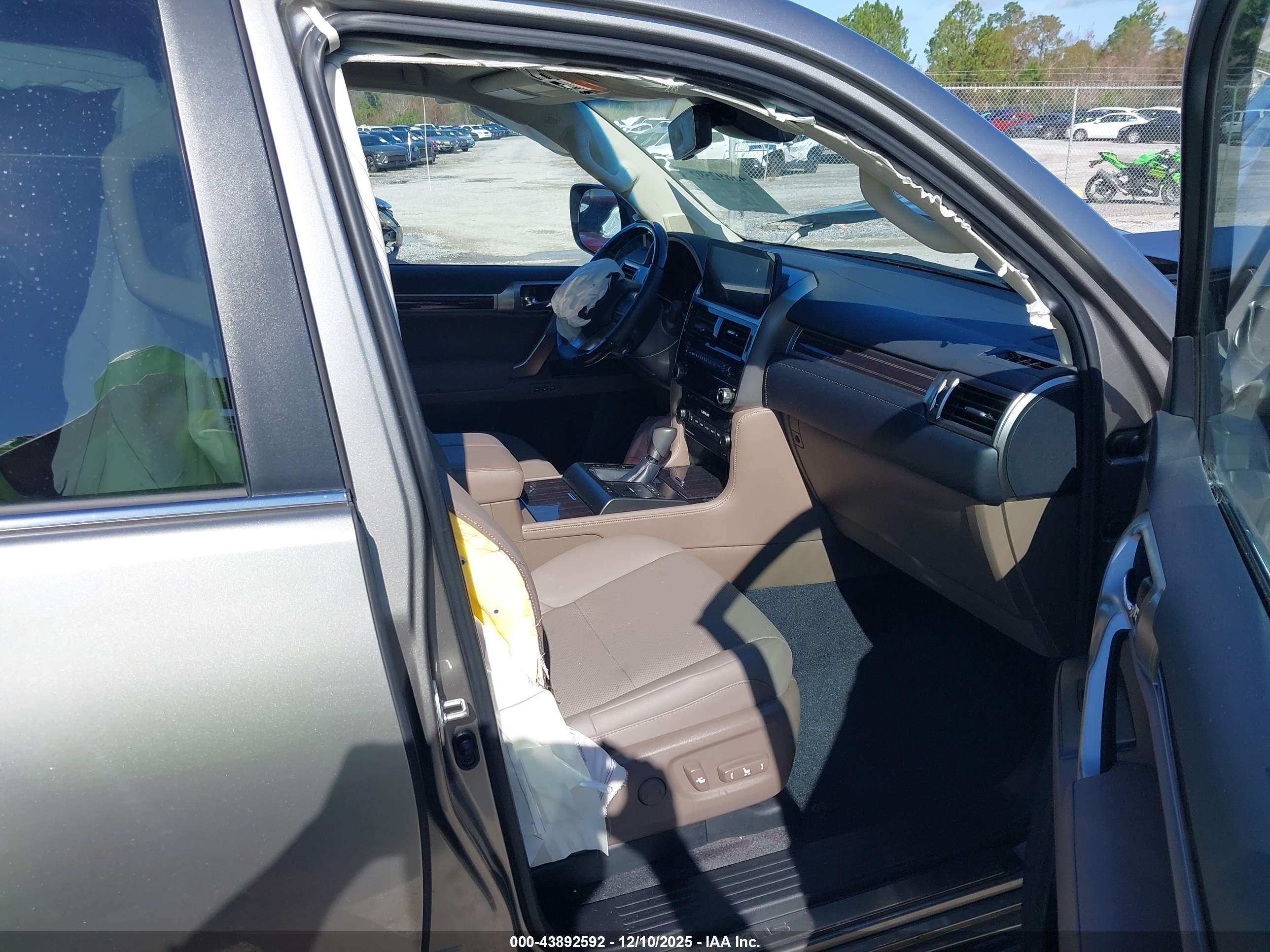 LEXUS GX image 5