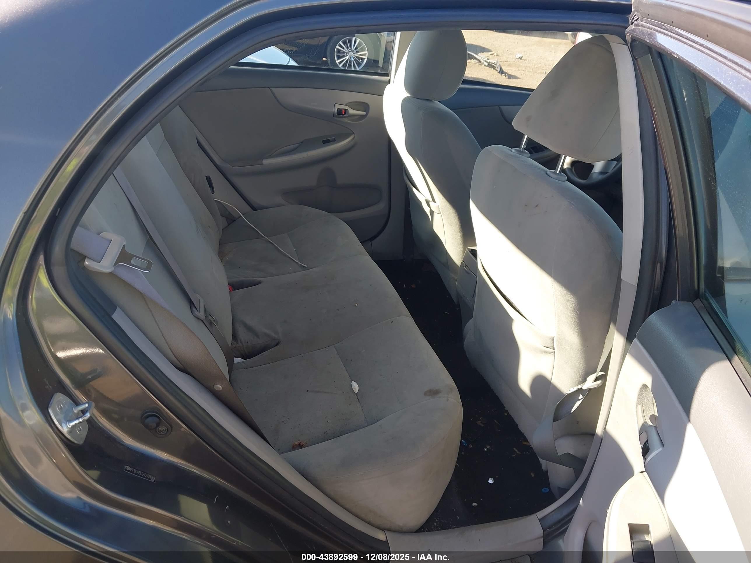 TOYOTA COROLLA image 8