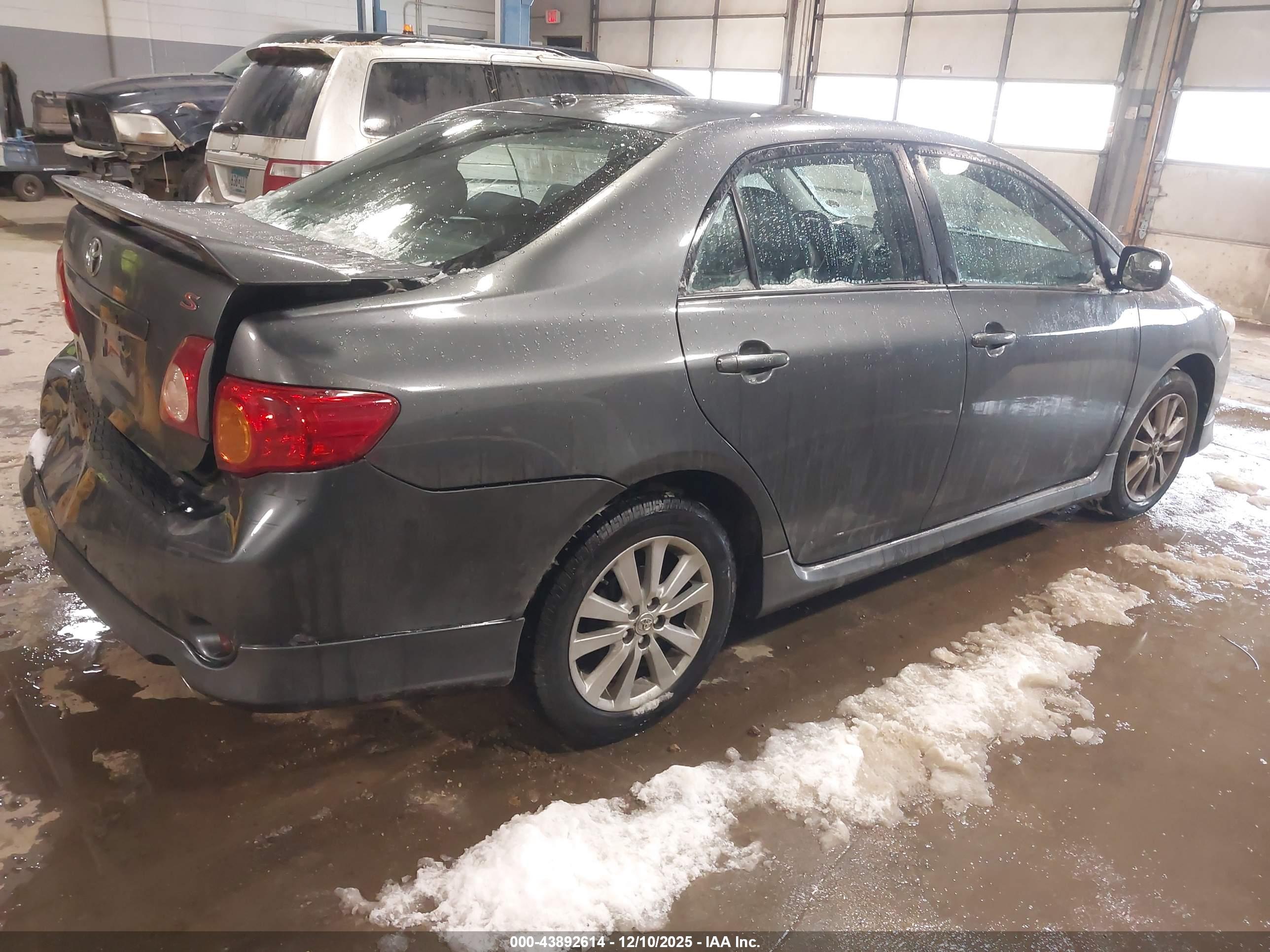 TOYOTA COROLLA image 4