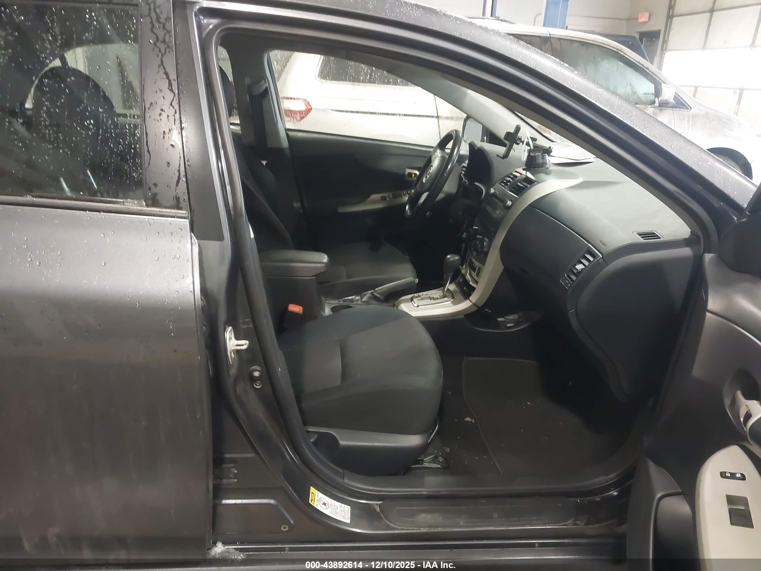 TOYOTA COROLLA image 5