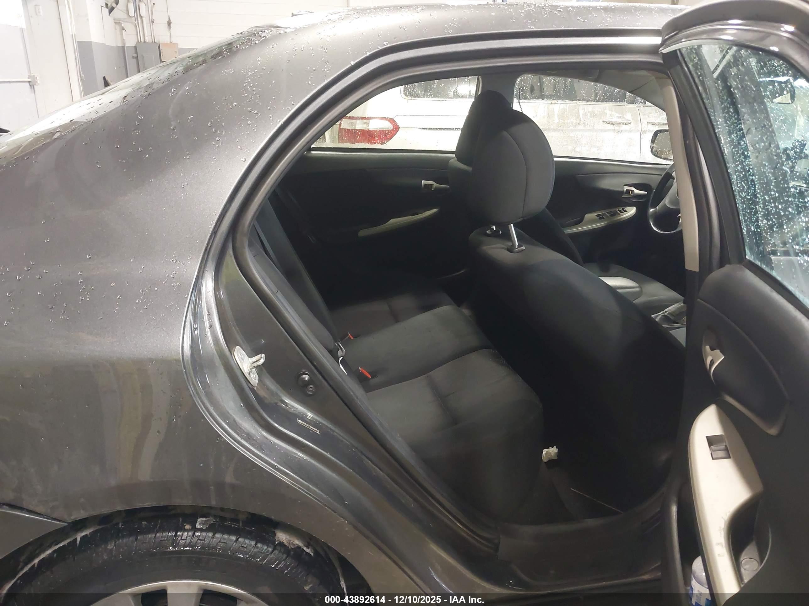 TOYOTA COROLLA image 8