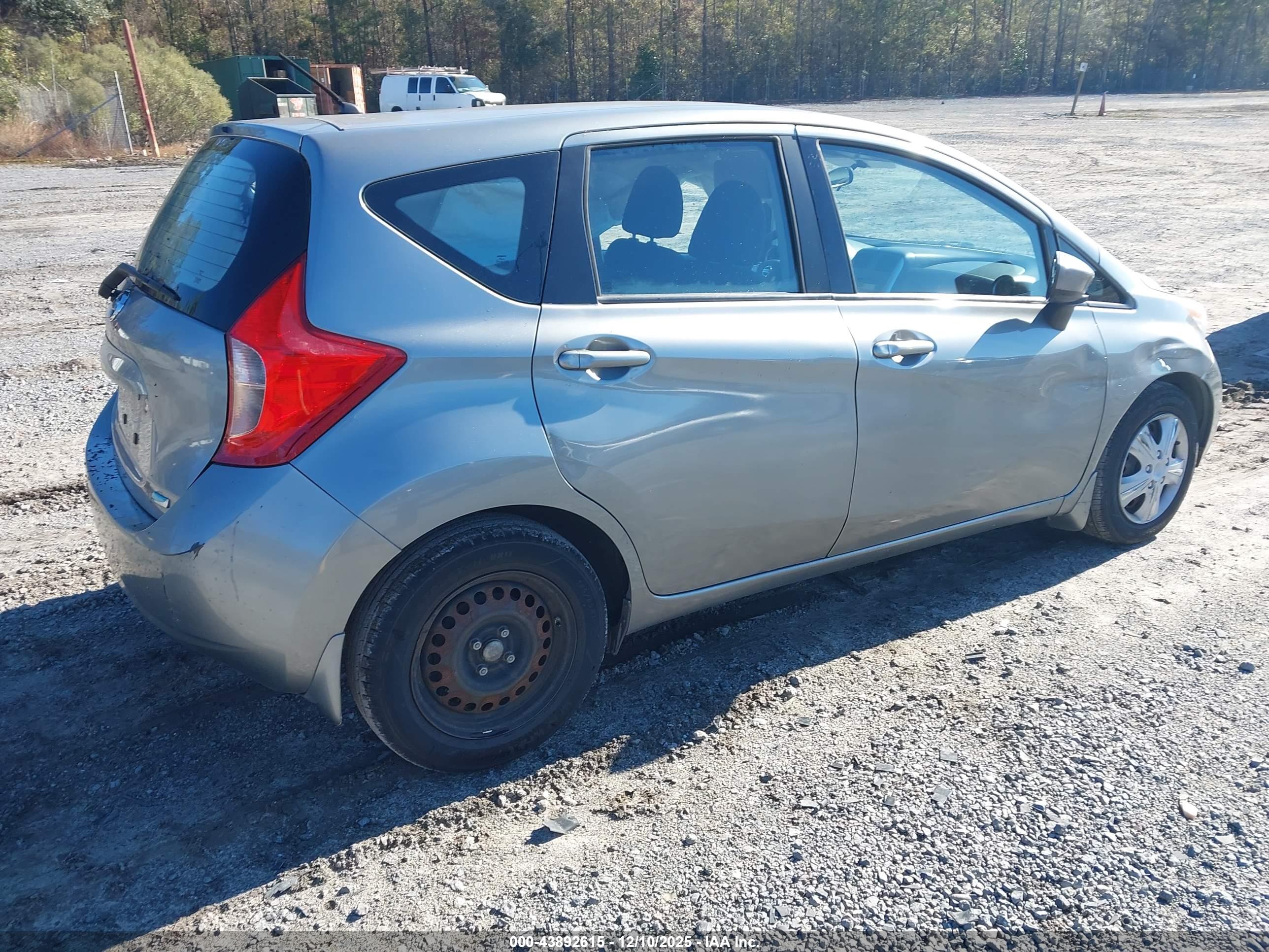 NISSAN VERSA image 4