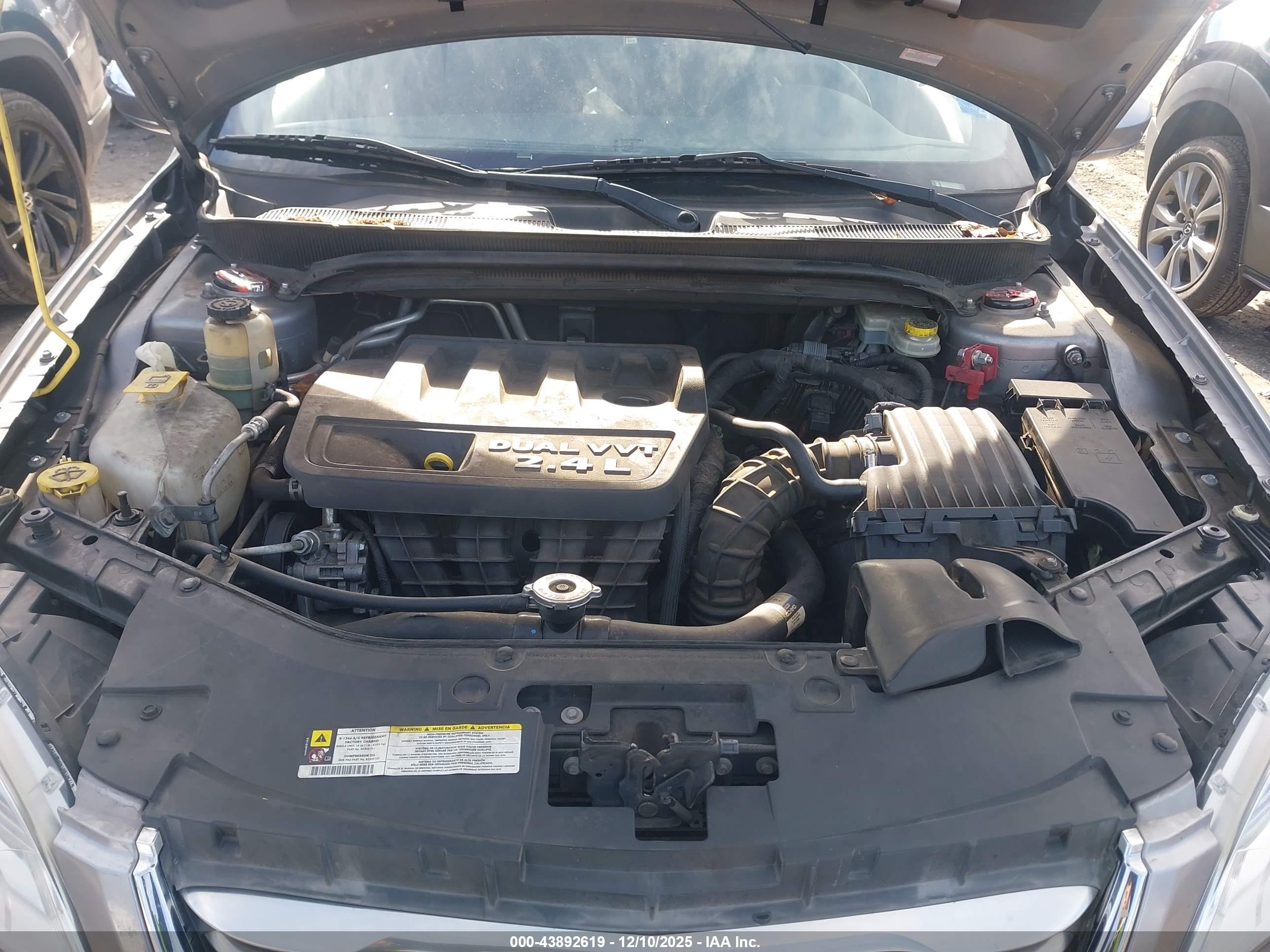 CHRYSLER 200 image 10