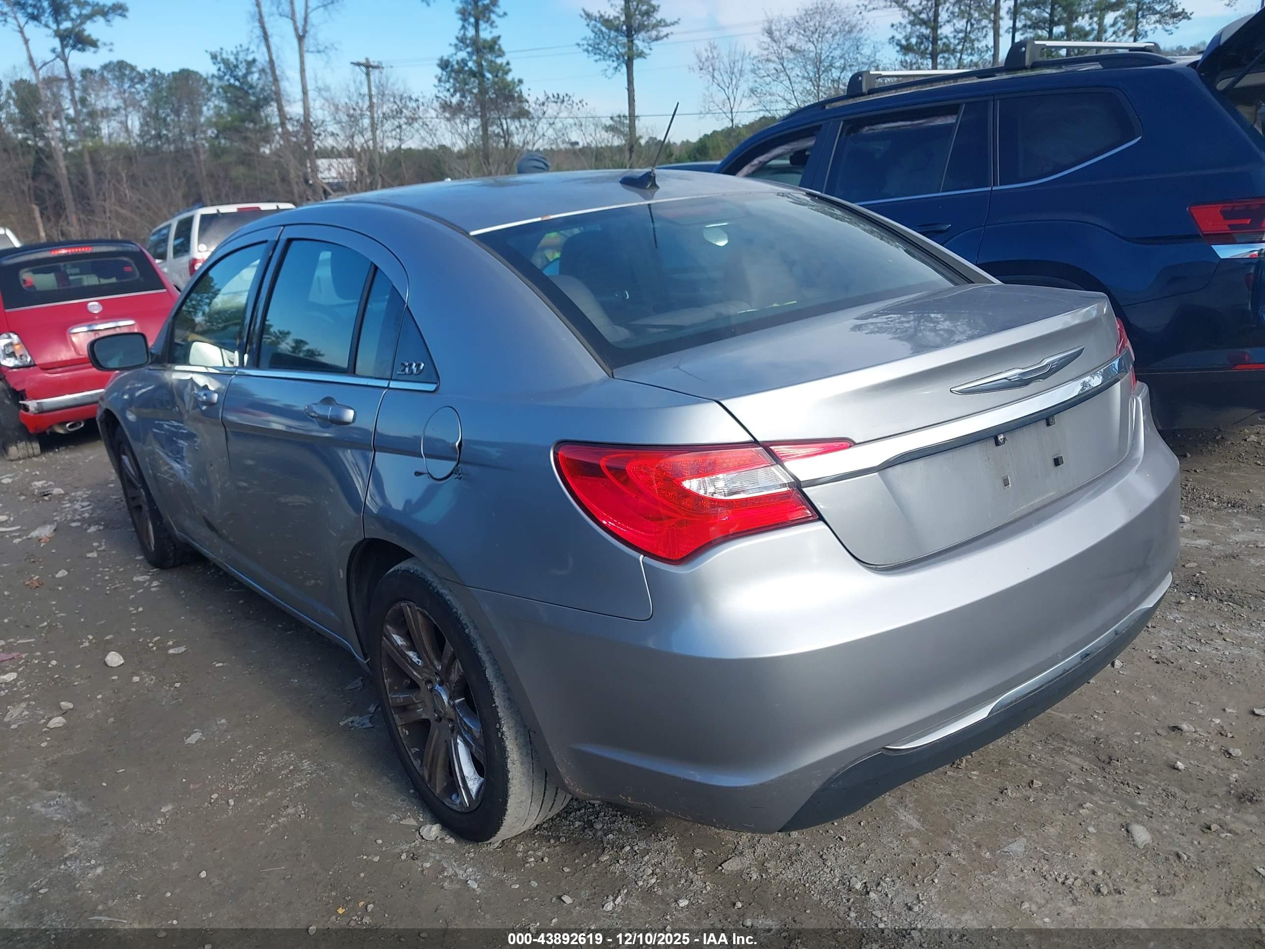 CHRYSLER 200 image 3