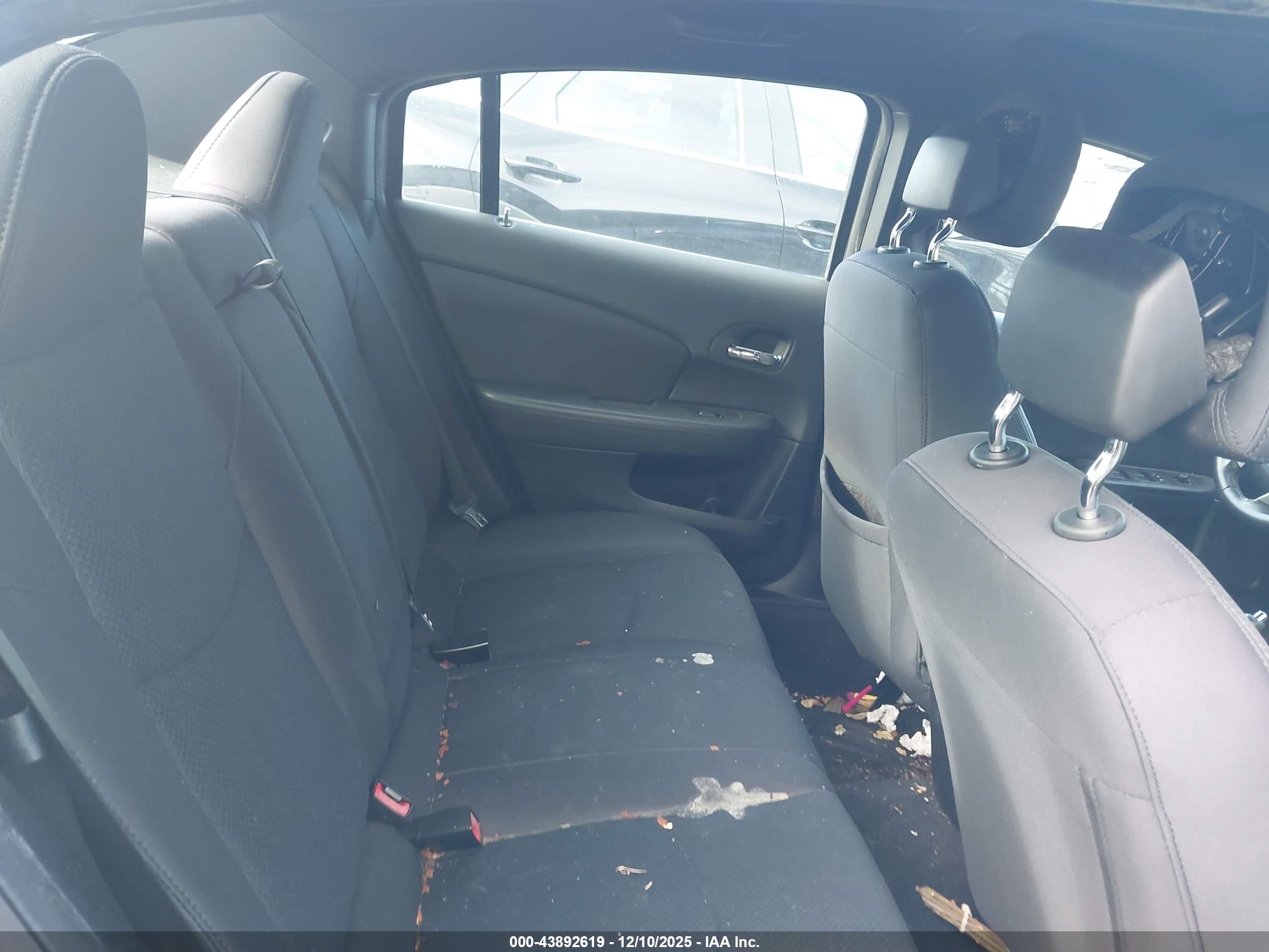 CHRYSLER 200 image 8