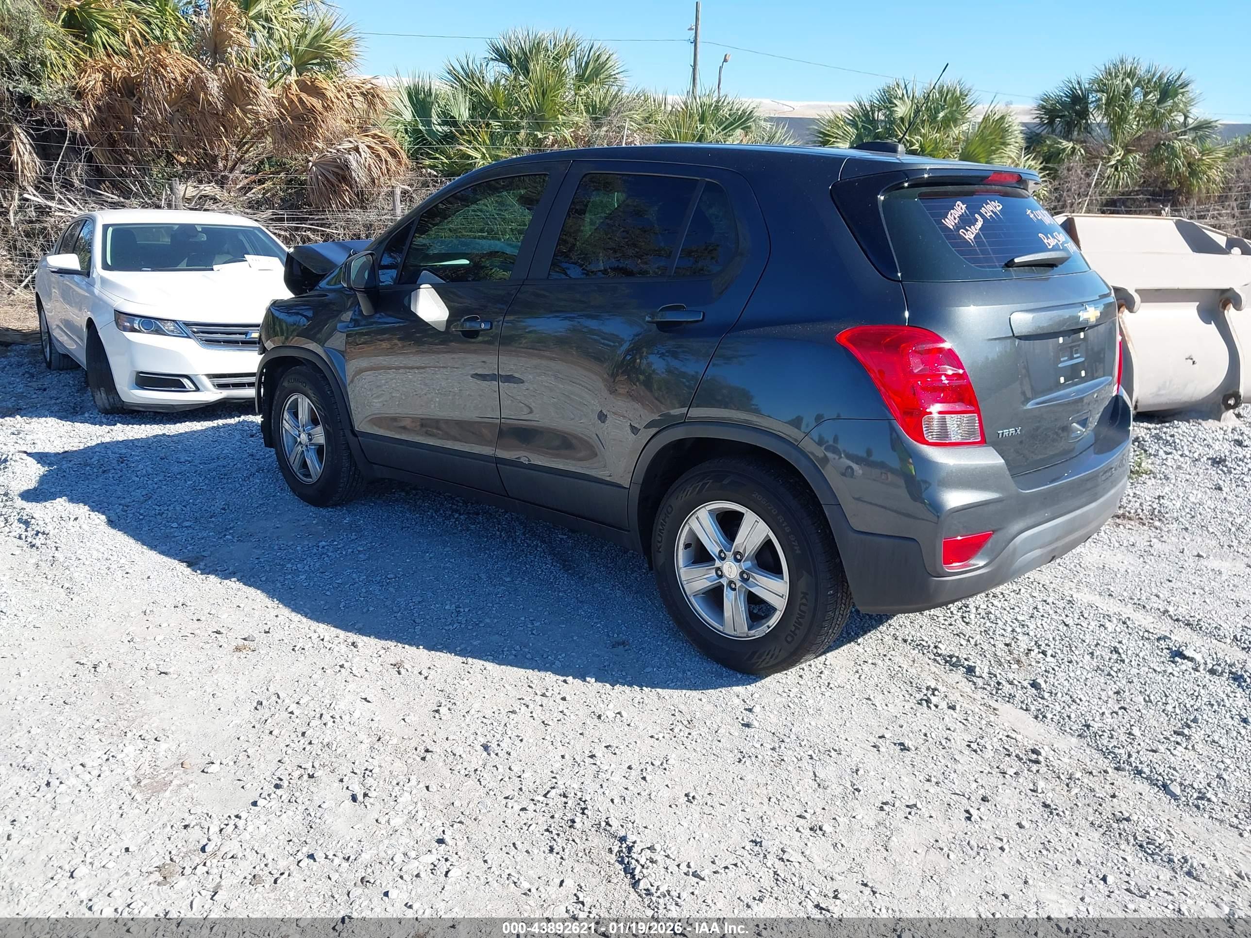 CHEVROLET TRAX image 3