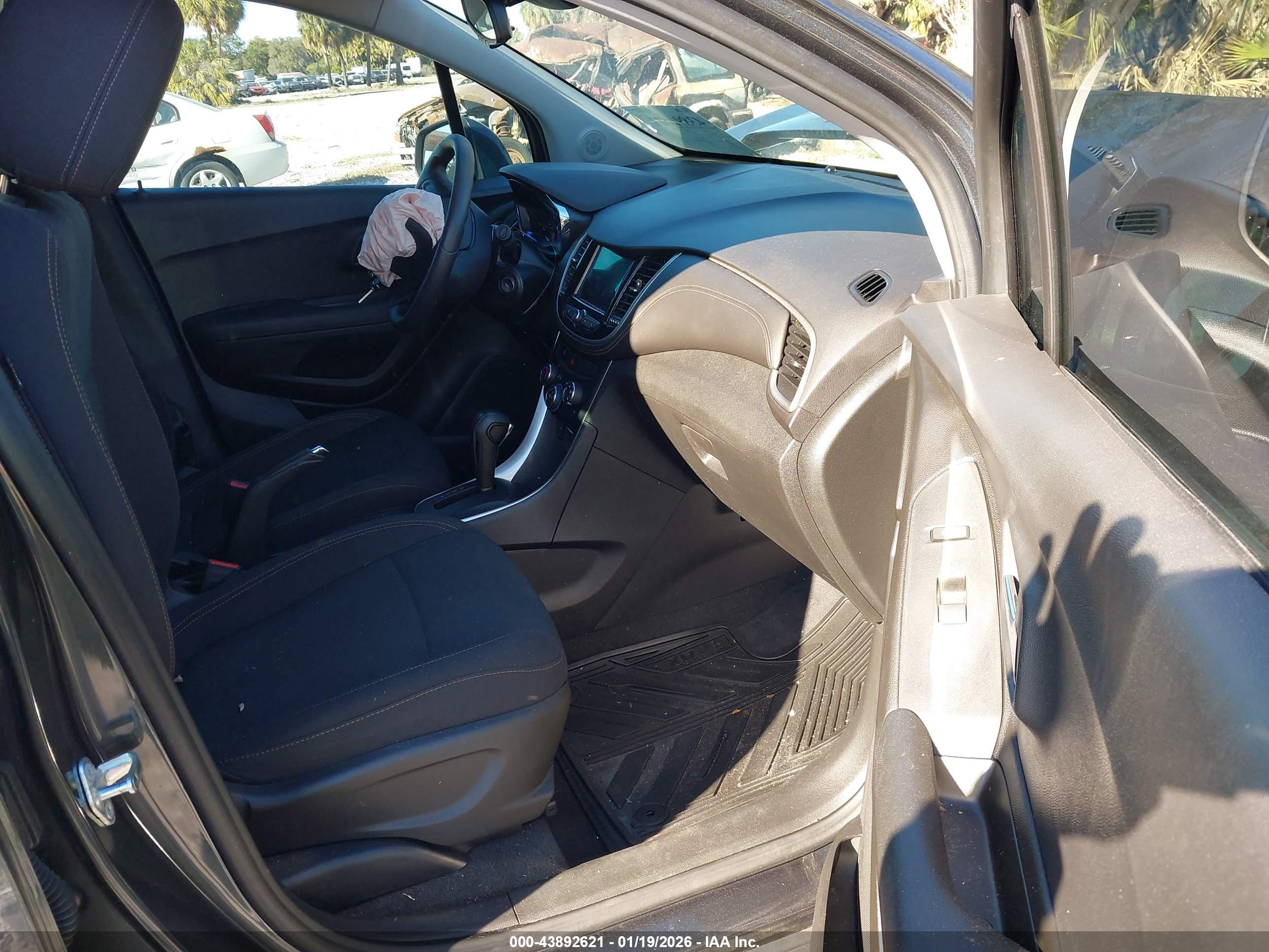 CHEVROLET TRAX image 5