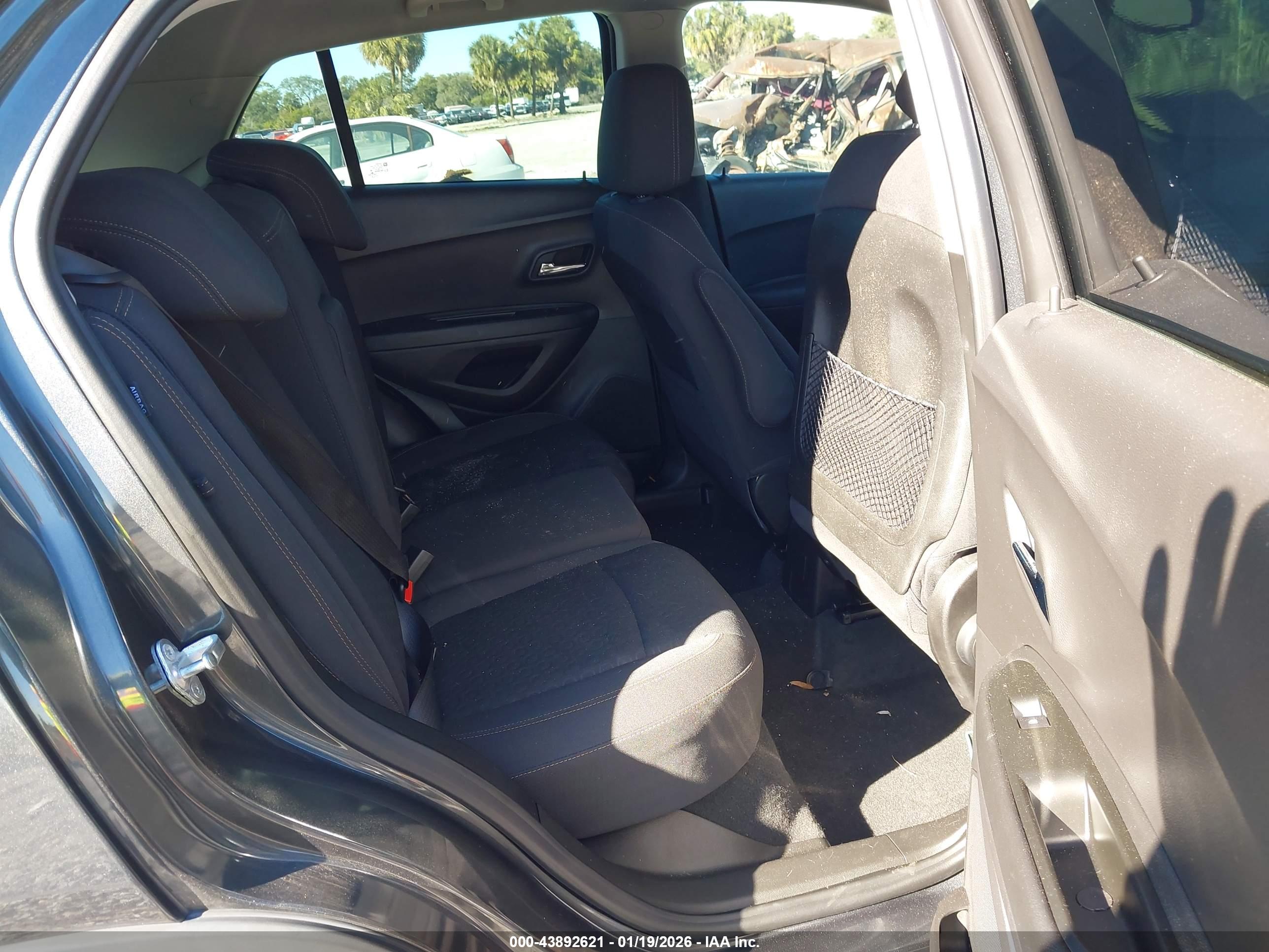 CHEVROLET TRAX image 8