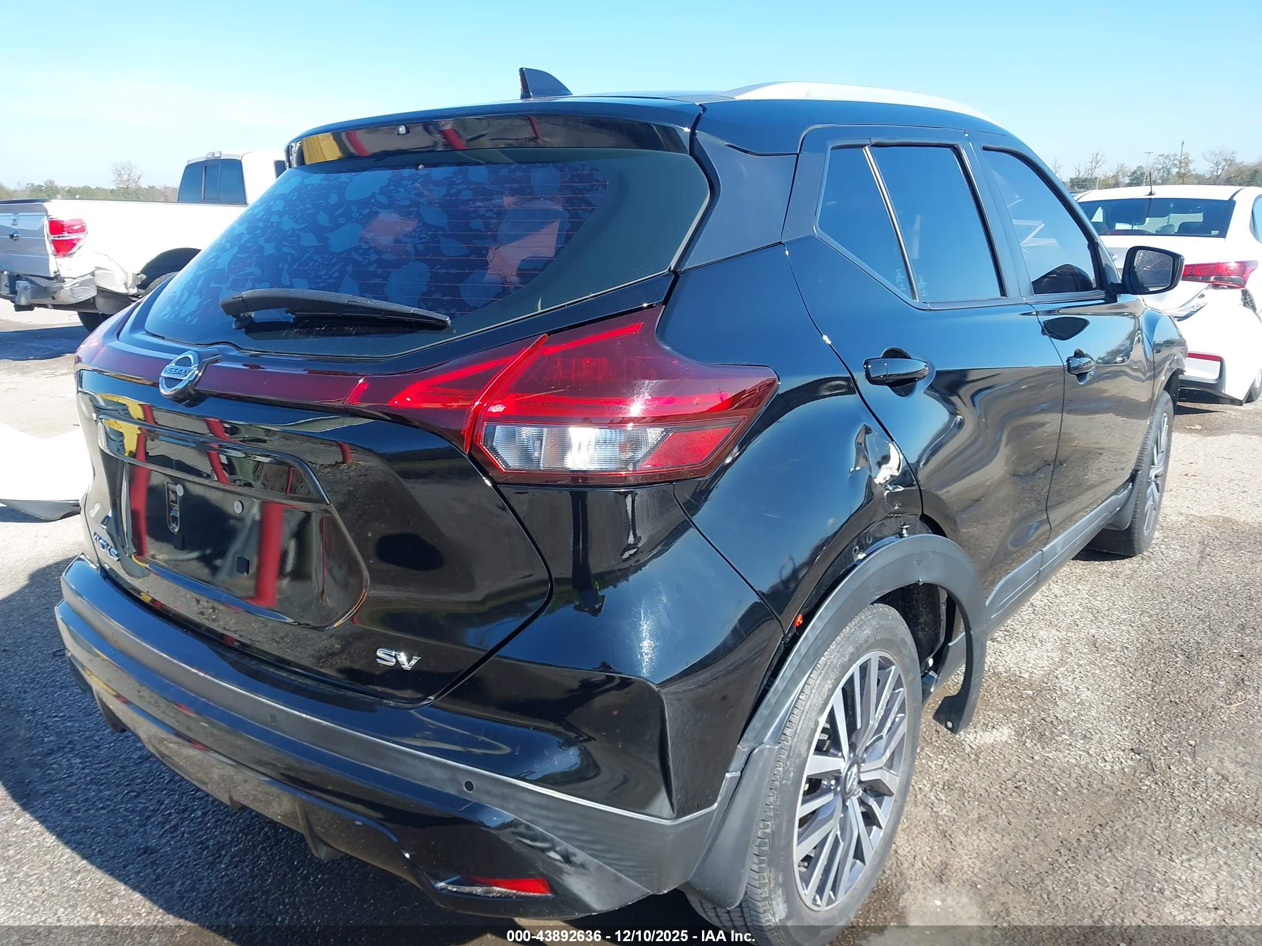 NISSAN KICKS image 4