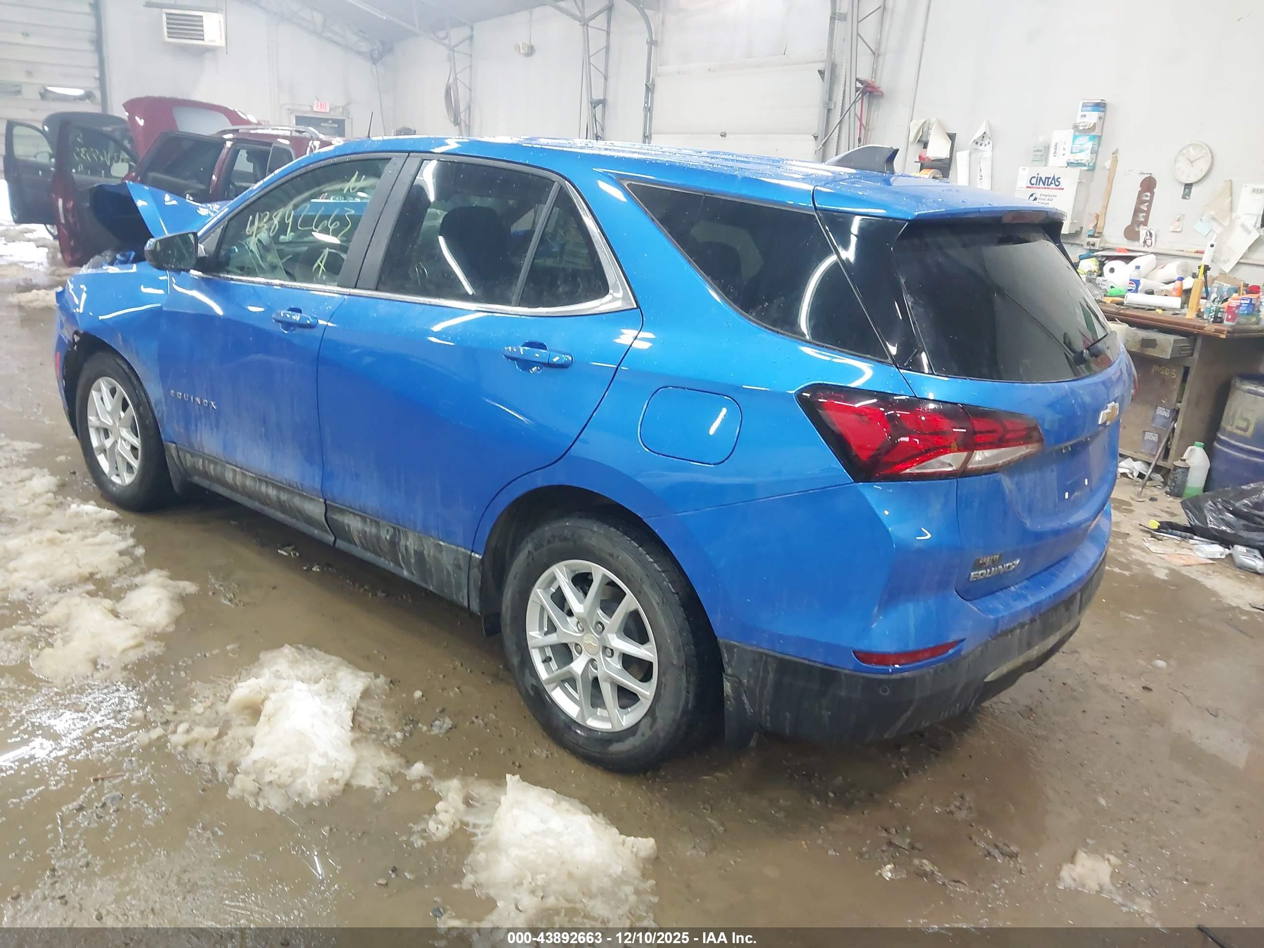 CHEVROLET EQUINOX image 3