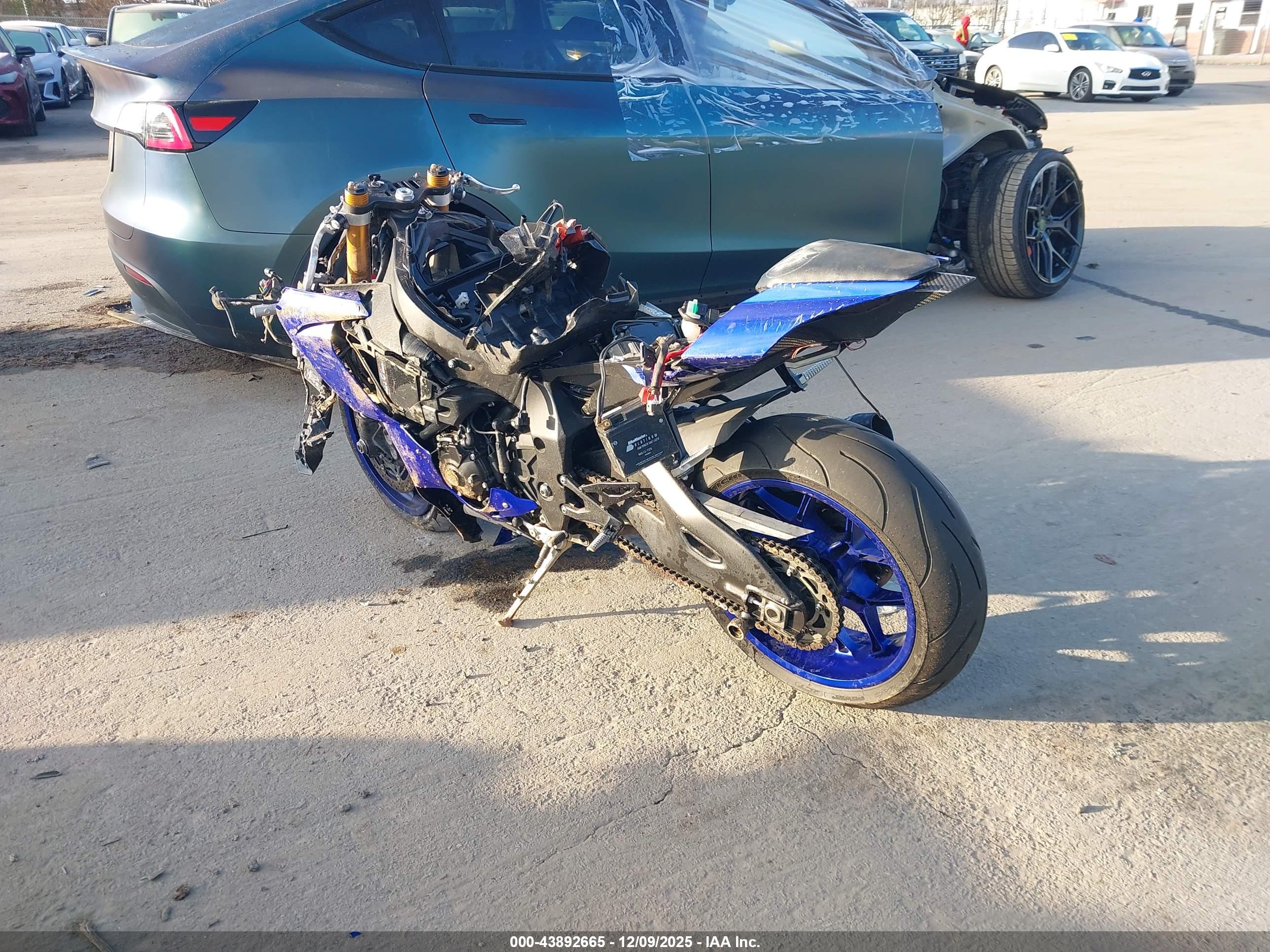 YAMAHA YZFR1 image 3