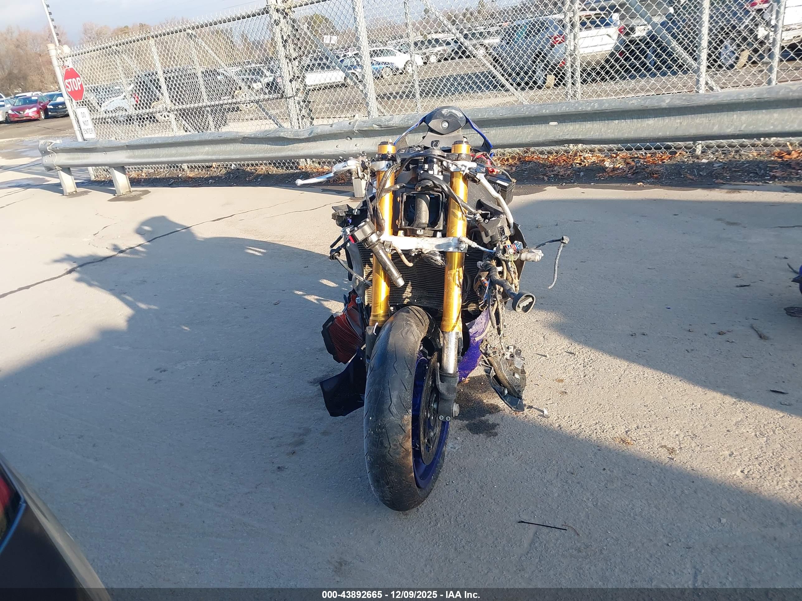 YAMAHA YZFR1 image 5