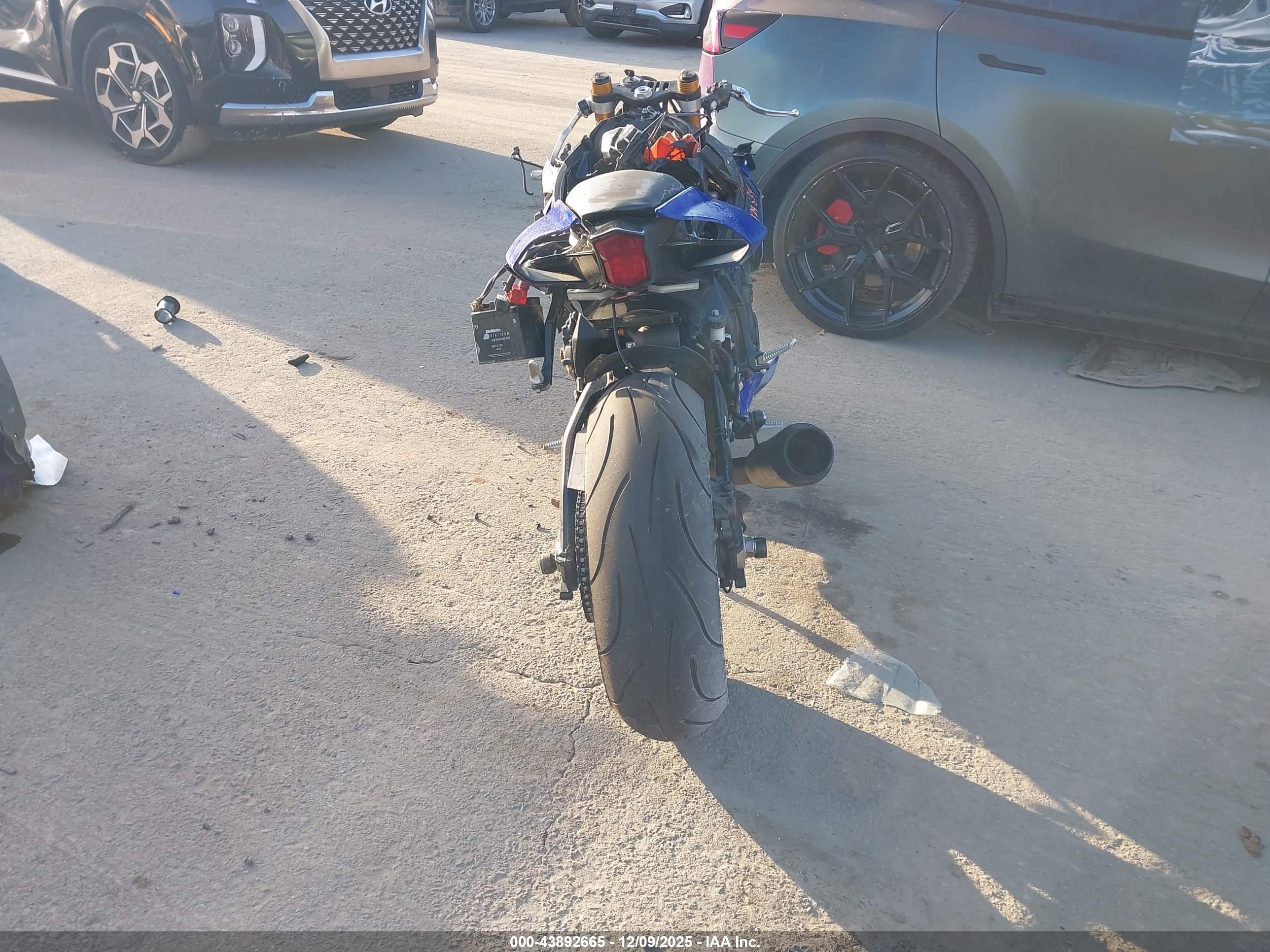 YAMAHA YZFR1 image 6