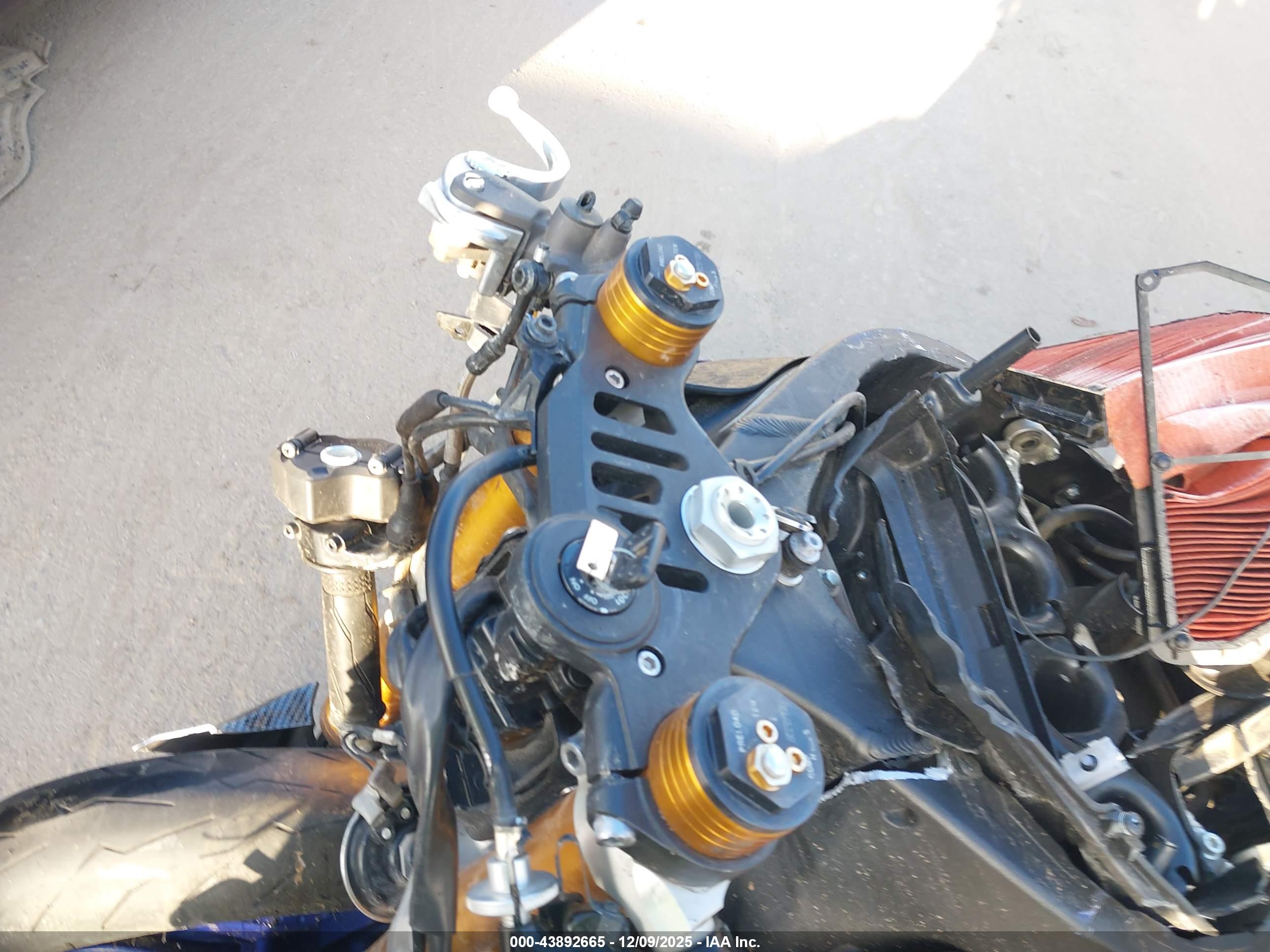 YAMAHA YZFR1 image 7