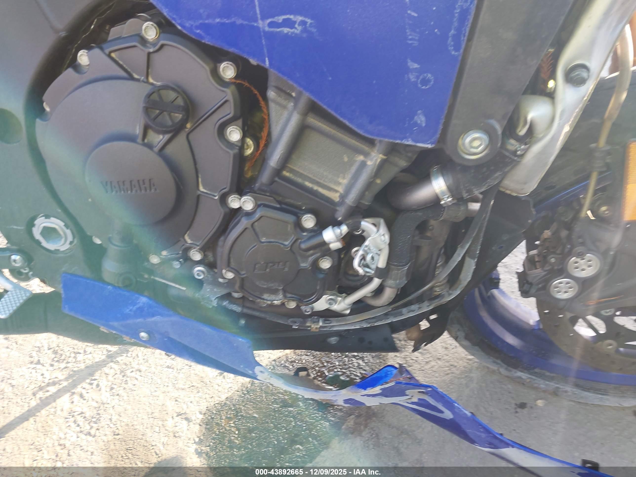 YAMAHA YZFR1 image 8