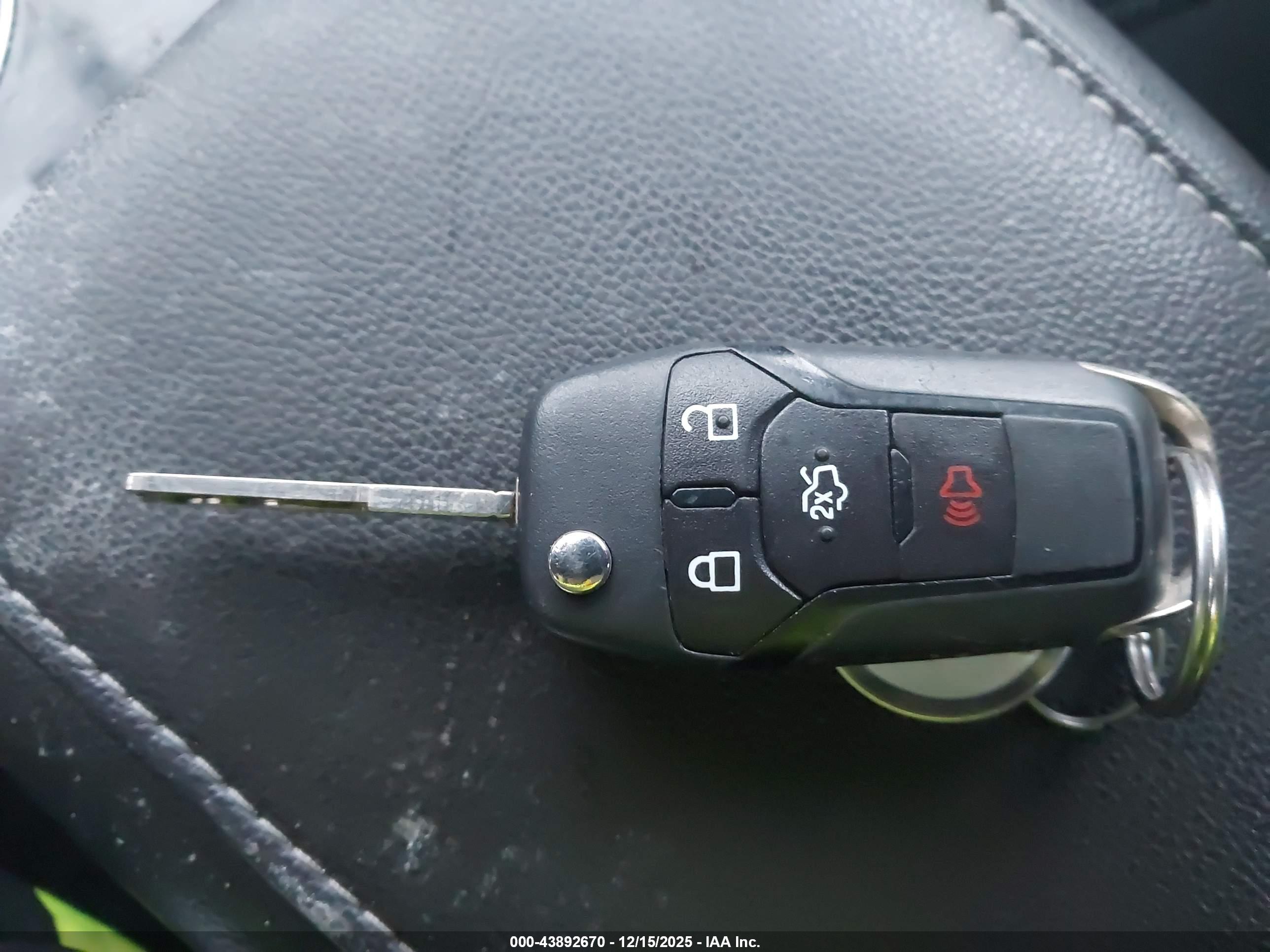 FORD FUSION image 11